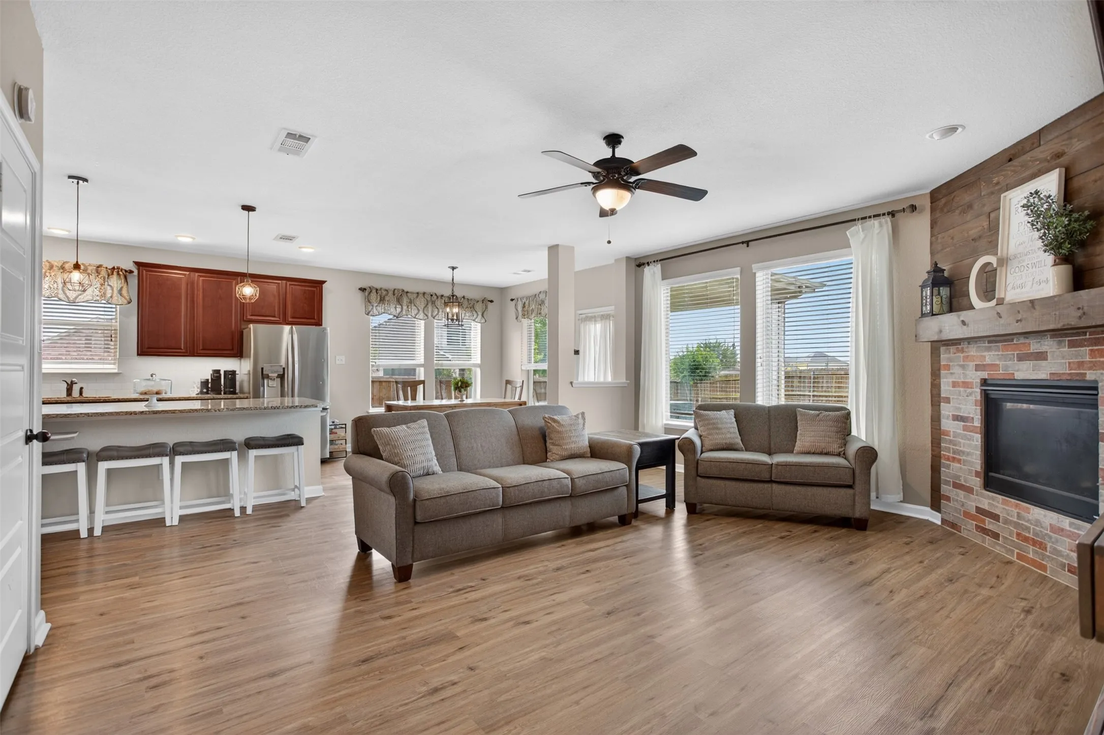 Single Family Residence For Sale in Kaufman County , 1637 Pike Drive, Forney, Texas 75126, 4 Bedroom, 3 Bathroom, 2 Garage spaces, 2,824 Sqft, built in 2017, mls#21381656, Real Estate Agent in Forney, Homes For Sale in Kaufman county, Homes For Sale in Forney, Realtor in Forney Texas, Real Estate Brokerage Independent Realty Texas, Luminita Cordes Realtor