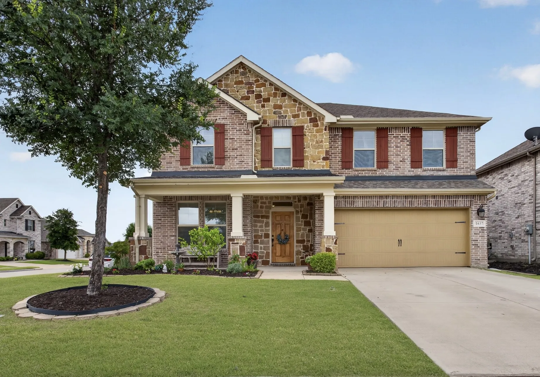 Single Family Residence For Sale in Kaufman County , 1637 Pike Drive, Forney, Texas 75126, 4 Bedroom, 3 Bathroom, 2 Garage spaces, 2,824 Sqft, built in 2017, mls#21381656, Real Estate Agent in Forney, Homes For Sale in Kaufman county, Homes For Sale in Forney, Realtor in Forney Texas, Real Estate Brokerage Independent Realty Texas, Luminita Cordes Realtor