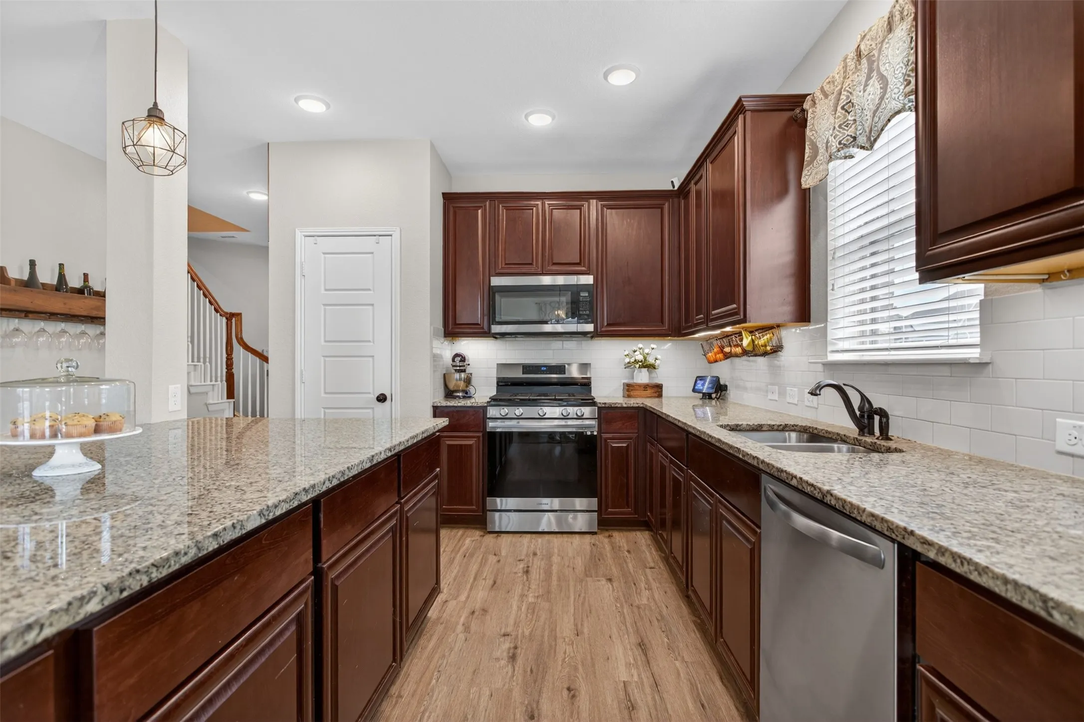 Single Family Residence For Sale in Kaufman County , 1637 Pike Drive, Forney, Texas 75126, 4 Bedroom, 3 Bathroom, 2 Garage spaces, 2,824 Sqft, built in 2017, mls#21381656, Real Estate Agent in Forney, Homes For Sale in Kaufman county, Homes For Sale in Forney, Realtor in Forney Texas, Real Estate Brokerage Independent Realty Texas, Luminita Cordes Realtor