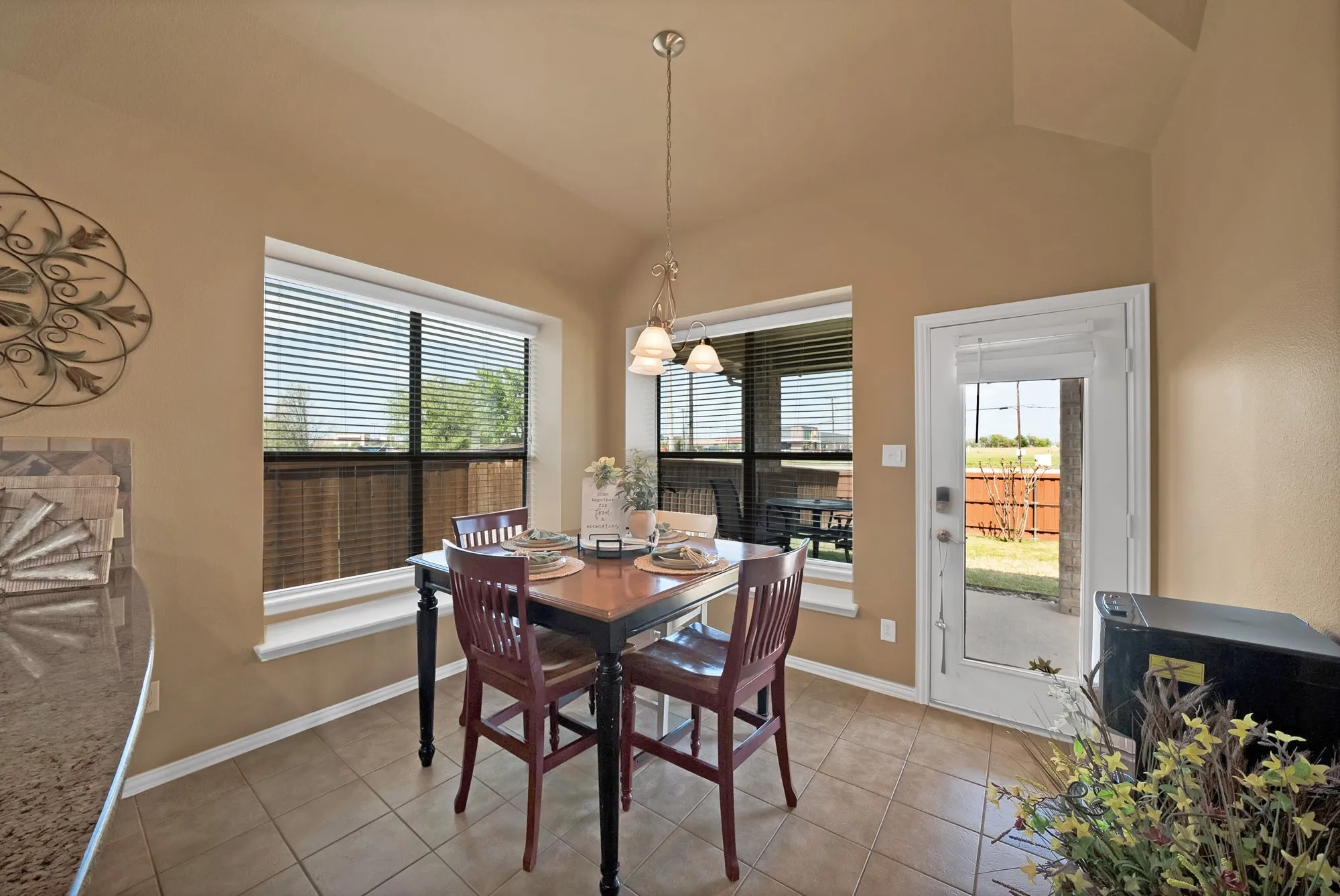 Single Family Residence For Sale in Kaufman County , 917 White Porch Avenue, Forney, Texas 75126, 4 Bedroom, 3 Bathroom, 3 Garage spaces, 3,123 Sqft, built in 2006, mls#21384492, Real Estate Agent in Forney, Homes For Sale in Kaufman county, Homes For Sale in Forney, Realtor in Forney Texas, Real Estate Brokerage Independent Realty Texas, Luminita Cordes Realtor
