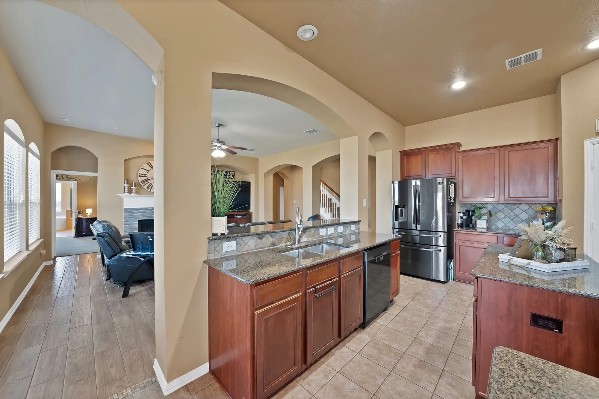 Single Family Residence For Sale in Kaufman County , 917 White Porch Avenue, Forney, Texas 75126, 4 Bedroom, 3 Bathroom, 3 Garage spaces, 3,123 Sqft, built in 2006, mls#21384492, Real Estate Agent in Forney, Homes For Sale in Kaufman county, Homes For Sale in Forney, Realtor in Forney Texas, Real Estate Brokerage Independent Realty Texas, Luminita Cordes Realtor
