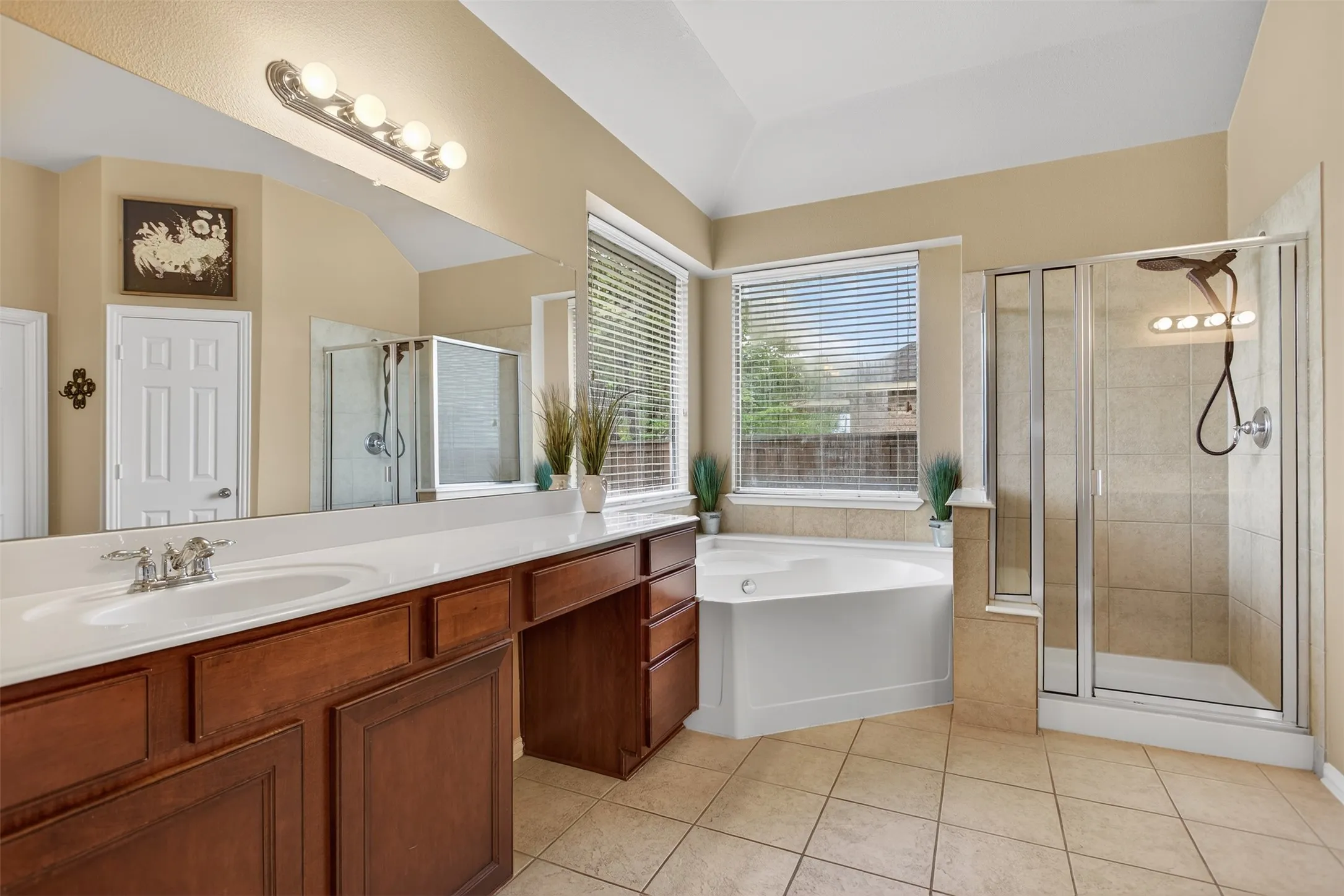 Single Family Residence For Sale in Kaufman County , 917 White Porch Avenue, Forney, Texas 75126, 4 Bedroom, 3 Bathroom, 3 Garage spaces, 3,123 Sqft, built in 2006, mls#21384492, Real Estate Agent in Forney, Homes For Sale in Kaufman county, Homes For Sale in Forney, Realtor in Forney Texas, Real Estate Brokerage Independent Realty Texas, Luminita Cordes Realtor