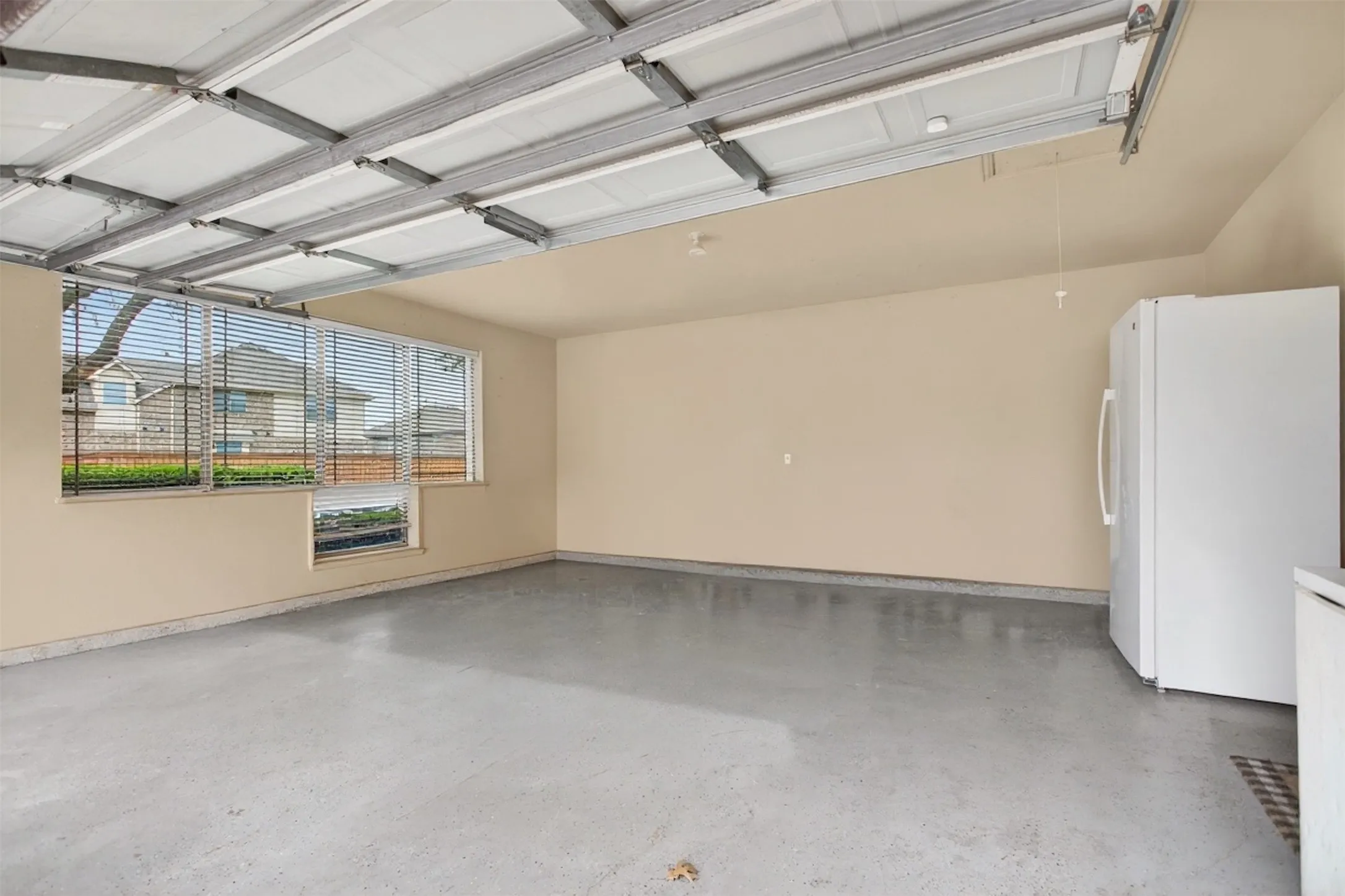 Single Family Residence For Sale in Kaufman County , 917 White Porch Avenue, Forney, Texas 75126, 4 Bedroom, 3 Bathroom, 3 Garage spaces, 3,123 Sqft, built in 2006, mls#21384492, Real Estate Agent in Forney, Homes For Sale in Kaufman county, Homes For Sale in Forney, Realtor in Forney Texas, Real Estate Brokerage Independent Realty Texas, Luminita Cordes Realtor