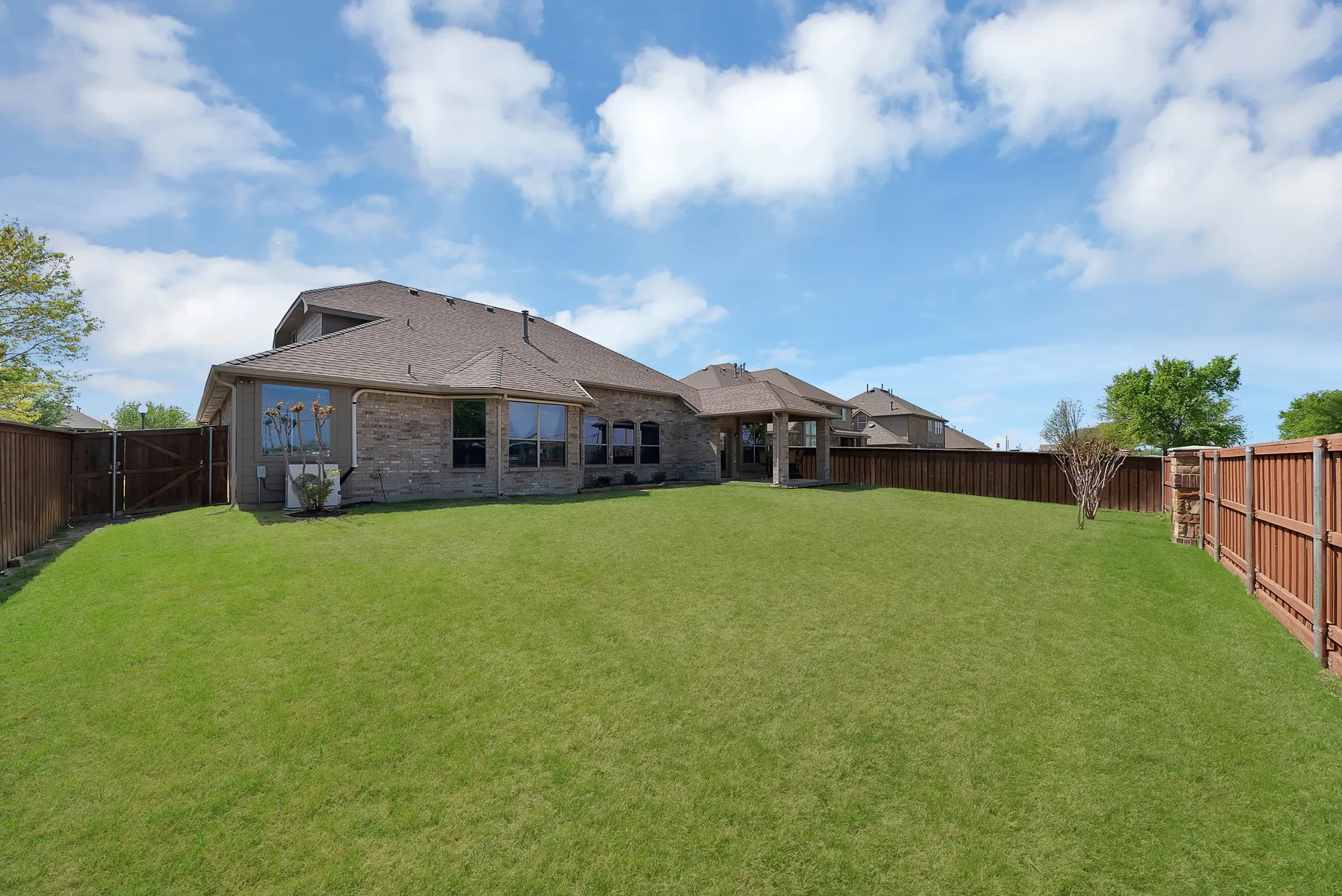 Single Family Residence For Sale in Kaufman County , 917 White Porch Avenue, Forney, Texas 75126, 4 Bedroom, 3 Bathroom, 3 Garage spaces, 3,123 Sqft, built in 2006, mls#21384492, Real Estate Agent in Forney, Homes For Sale in Kaufman county, Homes For Sale in Forney, Realtor in Forney Texas, Real Estate Brokerage Independent Realty Texas, Luminita Cordes Realtor