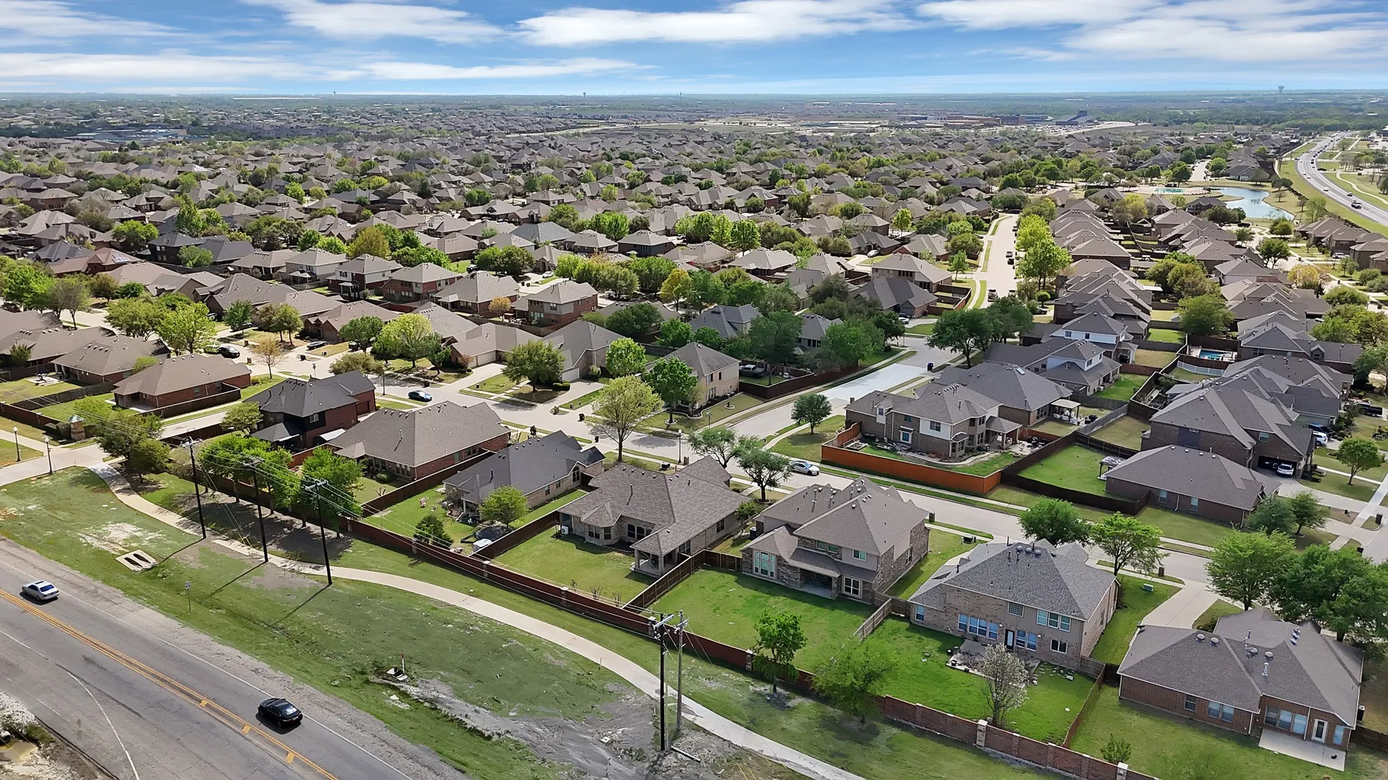 Single Family Residence For Sale in Kaufman County , 917 White Porch Avenue, Forney, Texas 75126, 4 Bedroom, 3 Bathroom, 3 Garage spaces, 3,123 Sqft, built in 2006, mls#21384492, Real Estate Agent in Forney, Homes For Sale in Kaufman county, Homes For Sale in Forney, Realtor in Forney Texas, Real Estate Brokerage Independent Realty Texas, Luminita Cordes Realtor