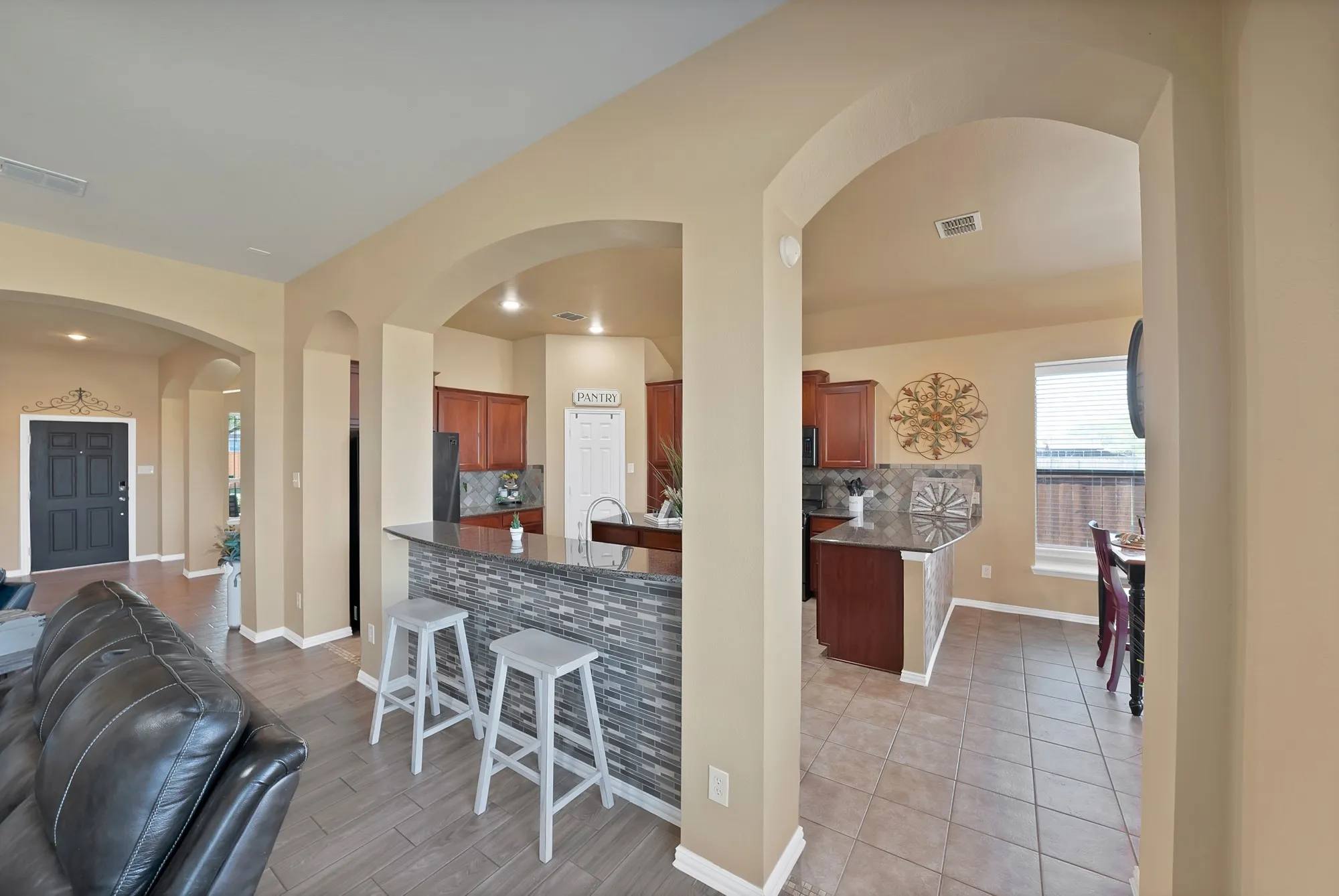 Single Family Residence For Sale in Kaufman County , 917 White Porch Avenue, Forney, Texas 75126, 4 Bedroom, 3 Bathroom, 3 Garage spaces, 3,123 Sqft, built in 2006, mls#21384492, Real Estate Agent in Forney, Homes For Sale in Kaufman county, Homes For Sale in Forney, Realtor in Forney Texas, Real Estate Brokerage Independent Realty Texas, Luminita Cordes Realtor