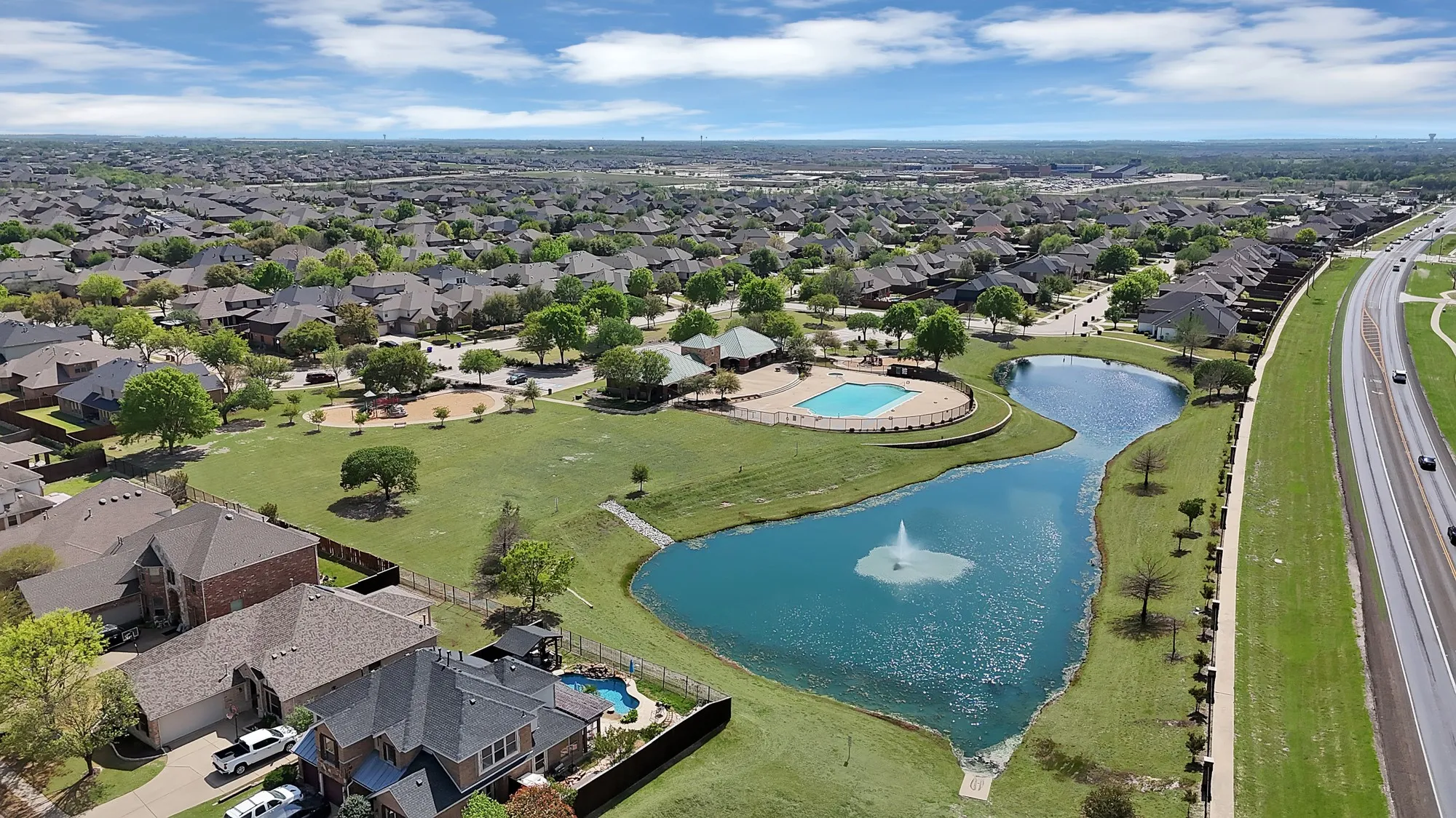 Single Family Residence For Sale in Kaufman County , 917 White Porch Avenue, Forney, Texas 75126, 4 Bedroom, 3 Bathroom, 3 Garage spaces, 3,123 Sqft, built in 2006, mls#21384492, Real Estate Agent in Forney, Homes For Sale in Kaufman county, Homes For Sale in Forney, Realtor in Forney Texas, Real Estate Brokerage Independent Realty Texas, Luminita Cordes Realtor