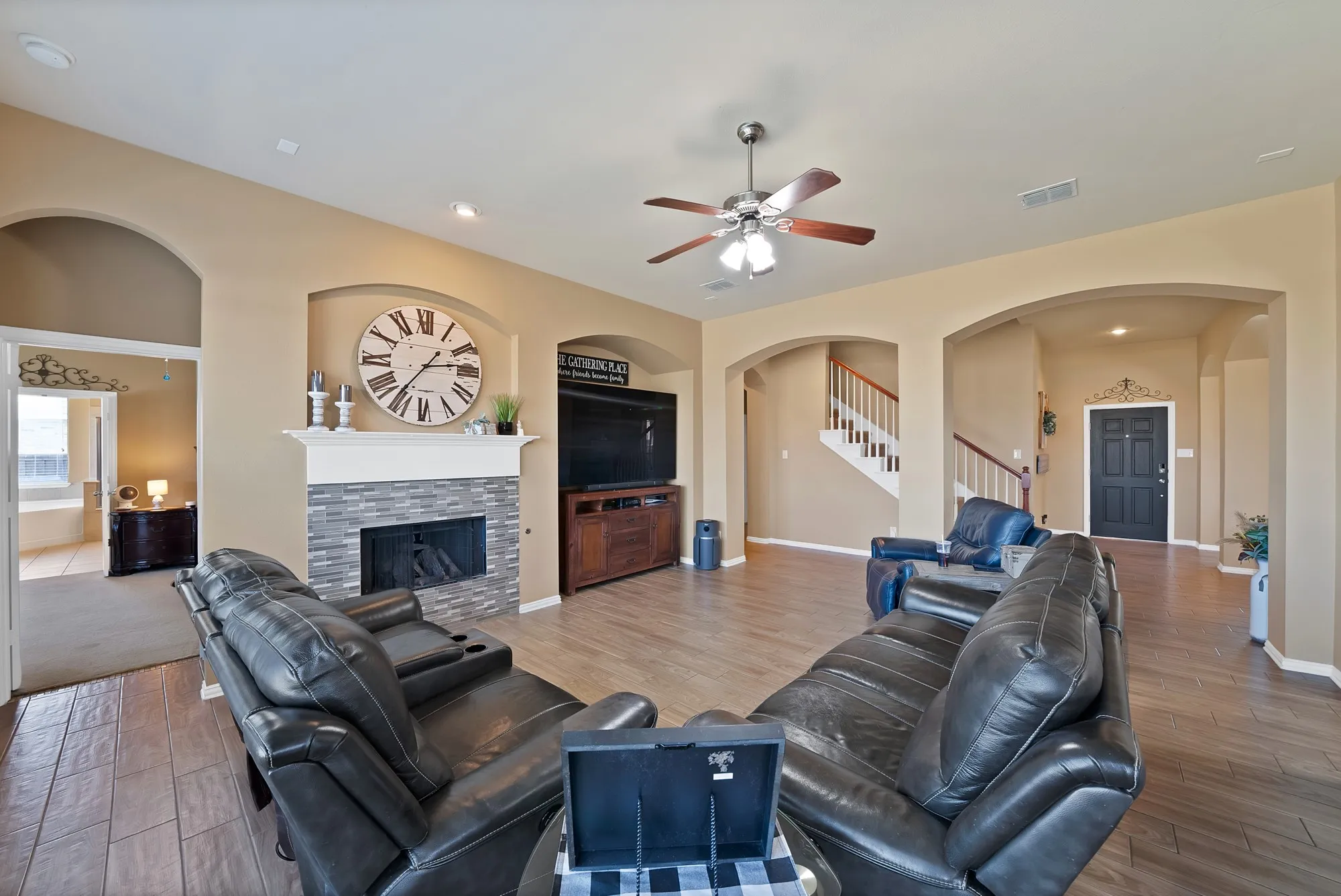 Single Family Residence For Sale in Kaufman County , 917 White Porch Avenue, Forney, Texas 75126, 4 Bedroom, 3 Bathroom, 3 Garage spaces, 3,123 Sqft, built in 2006, mls#21384492, Real Estate Agent in Forney, Homes For Sale in Kaufman county, Homes For Sale in Forney, Realtor in Forney Texas, Real Estate Brokerage Independent Realty Texas, Luminita Cordes Realtor