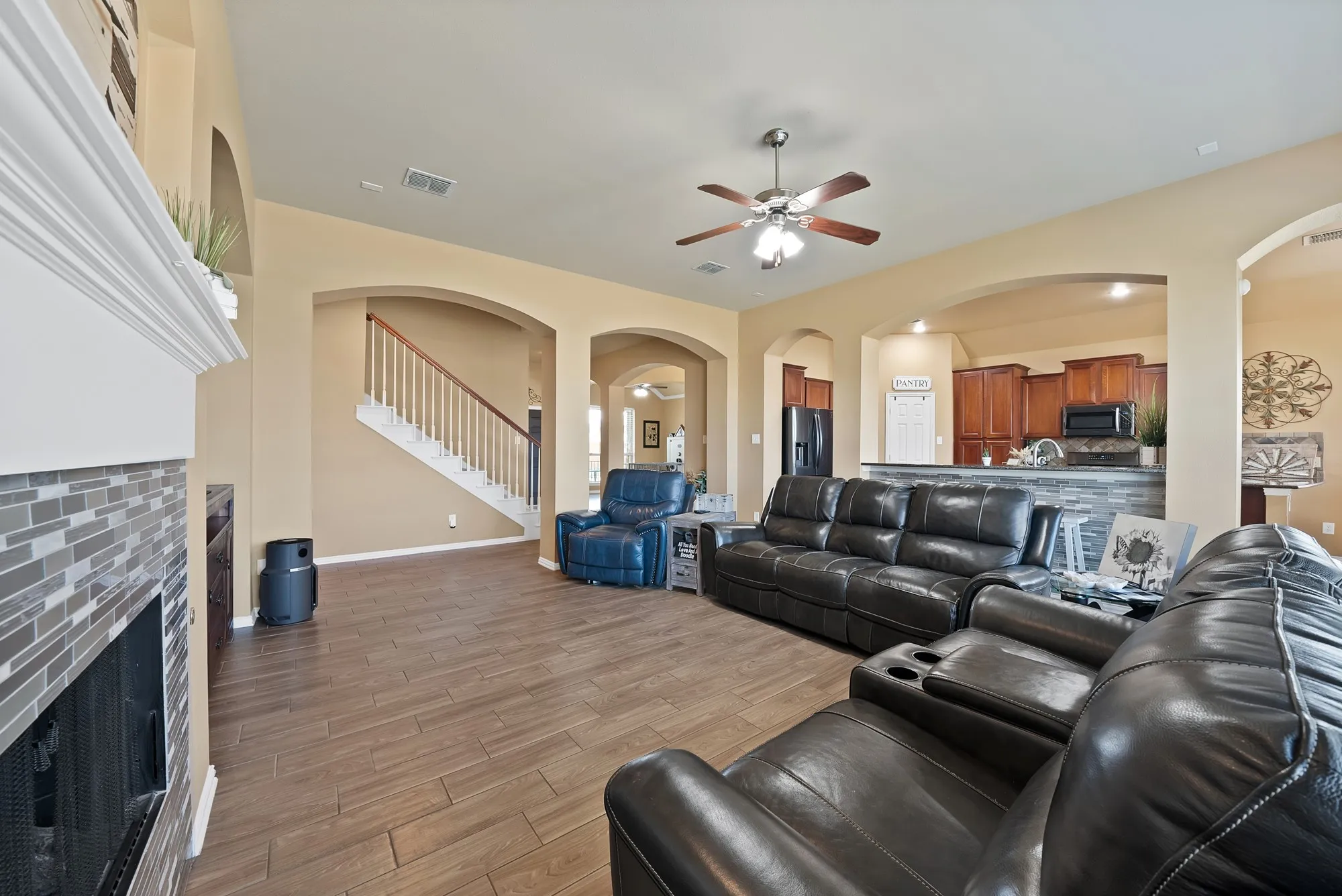 Single Family Residence For Sale in Kaufman County , 917 White Porch Avenue, Forney, Texas 75126, 4 Bedroom, 3 Bathroom, 3 Garage spaces, 3,123 Sqft, built in 2006, mls#21384492, Real Estate Agent in Forney, Homes For Sale in Kaufman county, Homes For Sale in Forney, Realtor in Forney Texas, Real Estate Brokerage Independent Realty Texas, Luminita Cordes Realtor