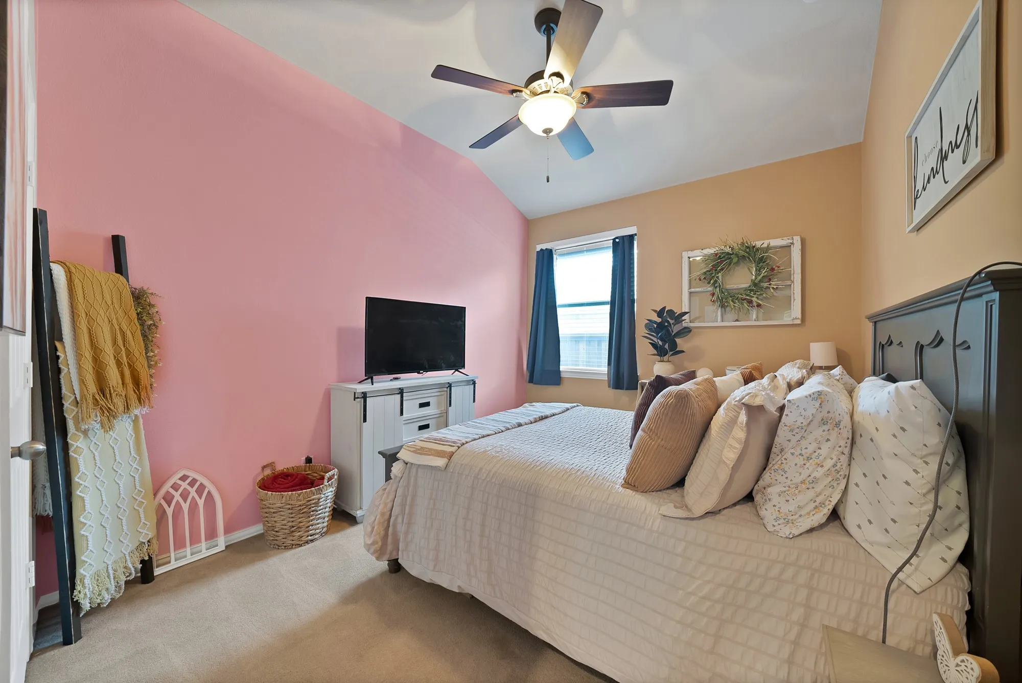 Single Family Residence For Sale in Kaufman County , 917 White Porch Avenue, Forney, Texas 75126, 4 Bedroom, 3 Bathroom, 3 Garage spaces, 3,123 Sqft, built in 2006, mls#21384492, Real Estate Agent in Forney, Homes For Sale in Kaufman county, Homes For Sale in Forney, Realtor in Forney Texas, Real Estate Brokerage Independent Realty Texas, Luminita Cordes Realtor