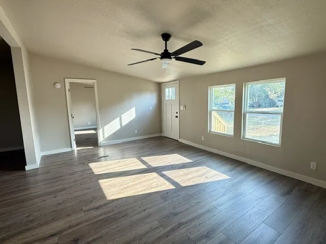 Mobile Home For Sale in Ellis County , 121 Dandy Mill Road, Ferris, Texas 75125, 3 Bedroom, 2 Bathroom, Garage spaces, 1,260 Sqft, built in 1995, mls#21384712, Real Estate Agent in Ferris, Homes For Sale in Ellis county, Homes For Sale in Ferris, Realtor in Ferris Texas, Real Estate Brokerage Independent Realty Texas, Luminita Cordes Realtor