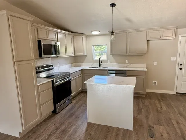 Mobile Home For Sale in Ellis County , 121 Dandy Mill Road, Ferris, Texas 75125, 3 Bedroom, 2 Bathroom, Garage spaces, 1,260 Sqft, built in 1995, mls#21384712, Real Estate Agent in Ferris, Homes For Sale in Ellis county, Homes For Sale in Ferris, Realtor in Ferris Texas, Real Estate Brokerage Independent Realty Texas, Luminita Cordes Realtor