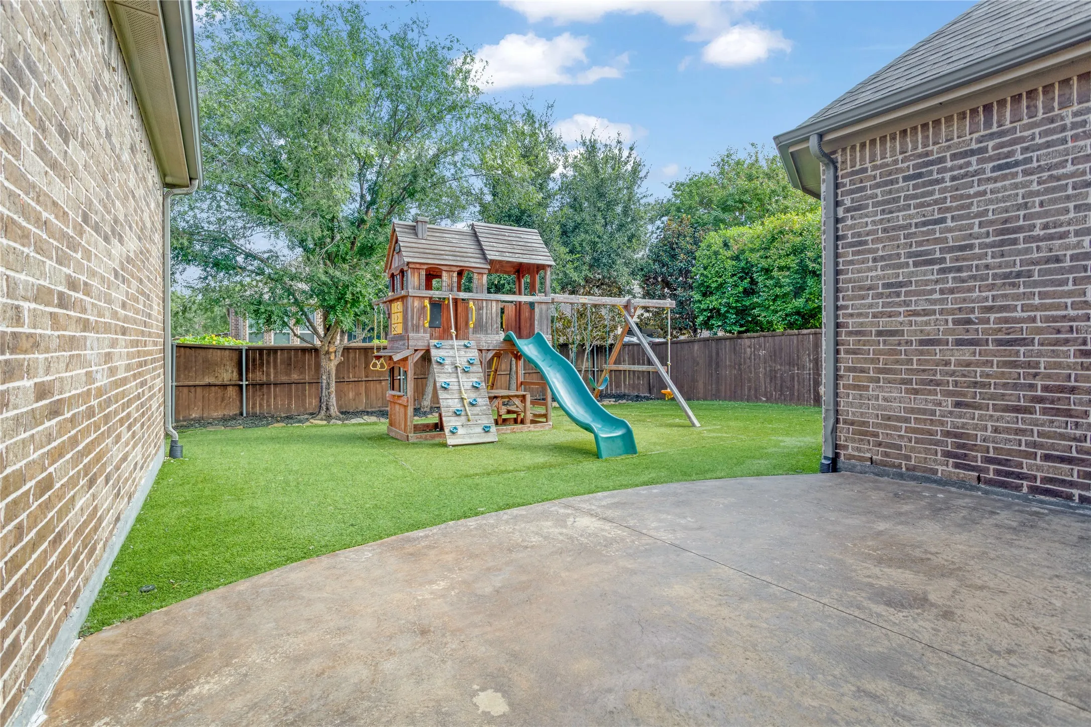 Single Family Residence For Sale in Collin County , 860 Bear Crossing Drive, Allen, Texas 75013, 4 Bedroom, 4 Bathroom, 3 Garage spaces, 3,792 Sqft, built in 2013, mls#21382539, Real Estate Agent in Allen, Homes For Sale in Collin county, Homes For Sale in Allen, Realtor in Allen Texas, Real Estate Brokerage Independent Realty Texas, Luminita Cordes Realtor