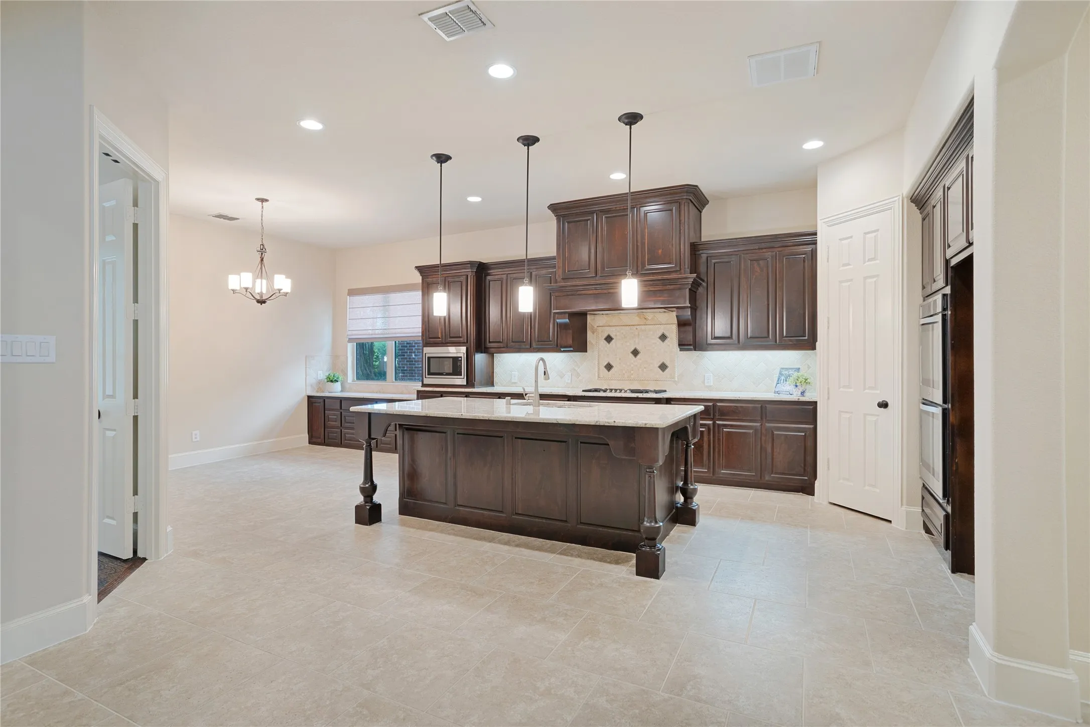 Single Family Residence For Sale in Collin County , 860 Bear Crossing Drive, Allen, Texas 75013, 4 Bedroom, 4 Bathroom, 3 Garage spaces, 3,792 Sqft, built in 2013, mls#21382539, Real Estate Agent in Allen, Homes For Sale in Collin county, Homes For Sale in Allen, Realtor in Allen Texas, Real Estate Brokerage Independent Realty Texas, Luminita Cordes Realtor