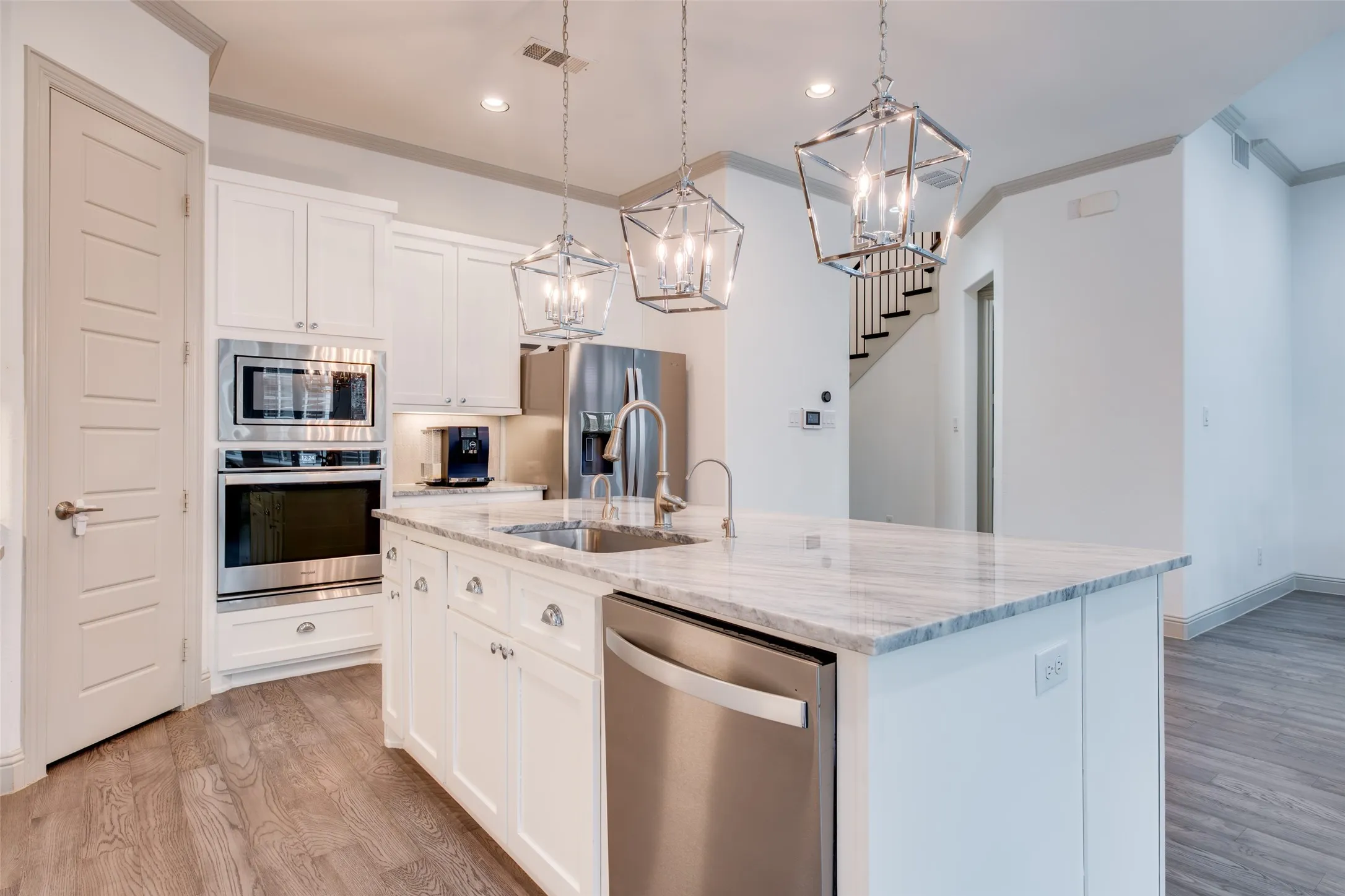 Center kitchen with corner pantry, and decorator pendent lights