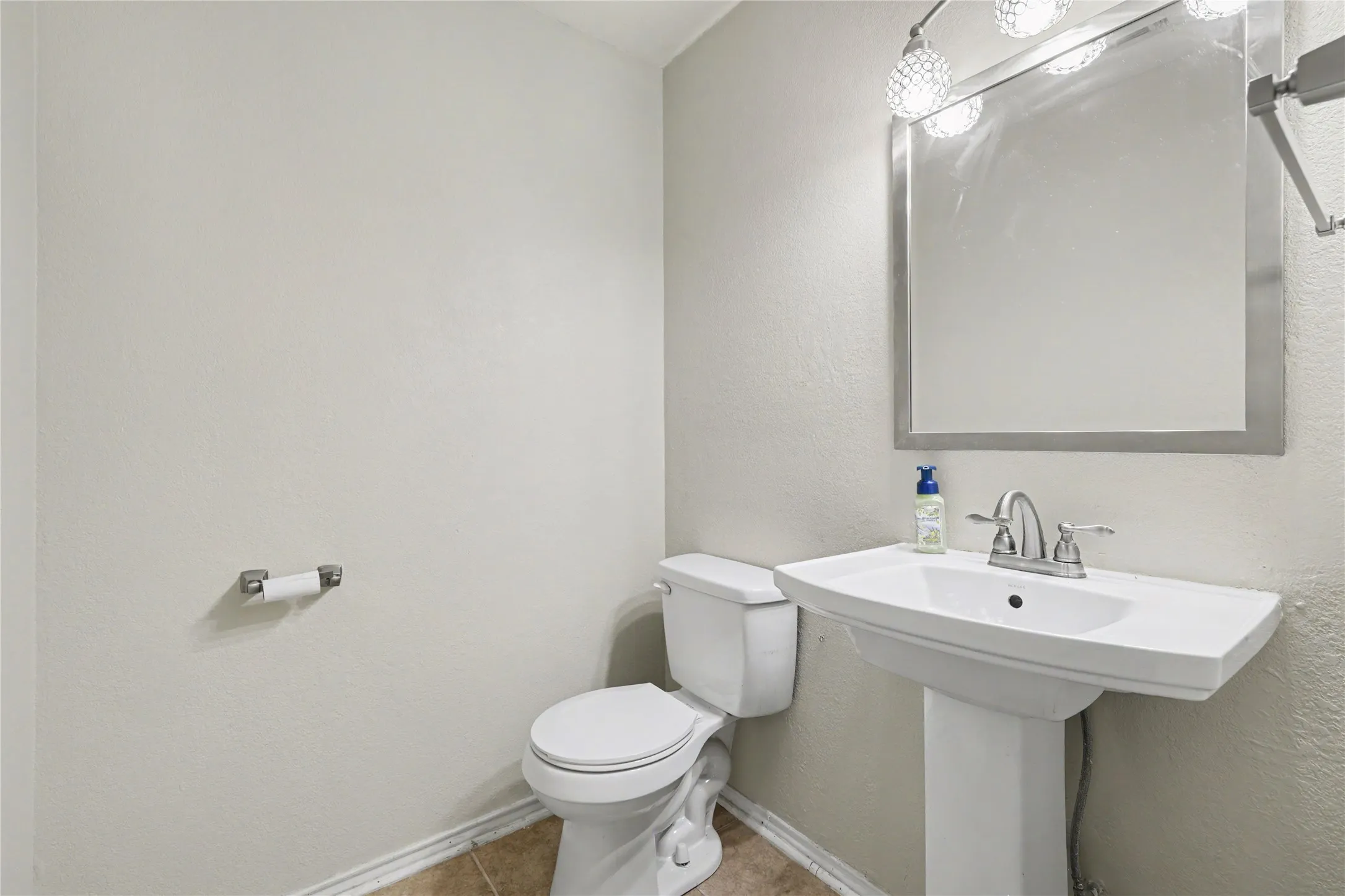 Single Family Residence For Sale in Dallas County , 569 Briarcliff Drive, Garland, Texas 75043, 3 Bedroom, 3 Bathroom, 2 Garage spaces, 1,707 Sqft, built in 1984, mls#21374691, Real Estate Agent in Garland, Homes For Sale in Dallas county, Homes For Sale in Garland, Realtor in Garland Texas, Real Estate Brokerage Independent Realty Texas, Luminita Cordes Realtor