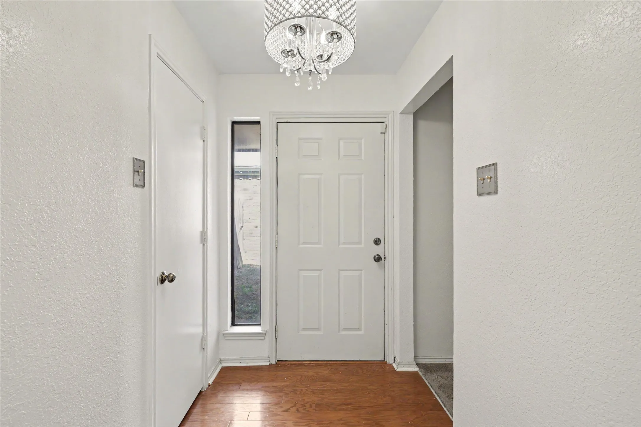 Single Family Residence For Sale in Dallas County , 569 Briarcliff Drive, Garland, Texas 75043, 3 Bedroom, 3 Bathroom, 2 Garage spaces, 1,707 Sqft, built in 1984, mls#21374691, Real Estate Agent in Garland, Homes For Sale in Dallas county, Homes For Sale in Garland, Realtor in Garland Texas, Real Estate Brokerage Independent Realty Texas, Luminita Cordes Realtor