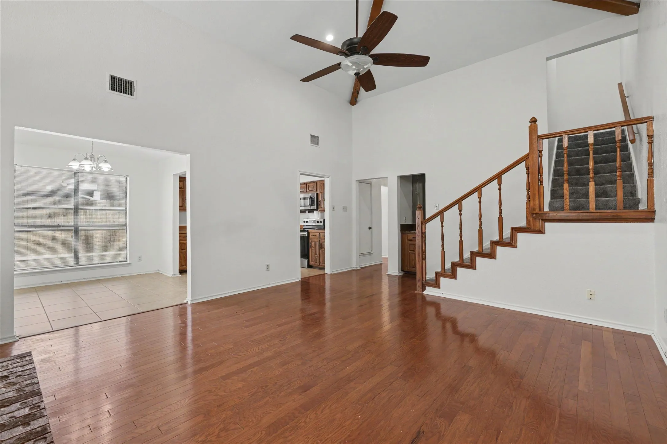 Single Family Residence For Sale in Dallas County , 569 Briarcliff Drive, Garland, Texas 75043, 3 Bedroom, 3 Bathroom, 2 Garage spaces, 1,707 Sqft, built in 1984, mls#21374691, Real Estate Agent in Garland, Homes For Sale in Dallas county, Homes For Sale in Garland, Realtor in Garland Texas, Real Estate Brokerage Independent Realty Texas, Luminita Cordes Realtor