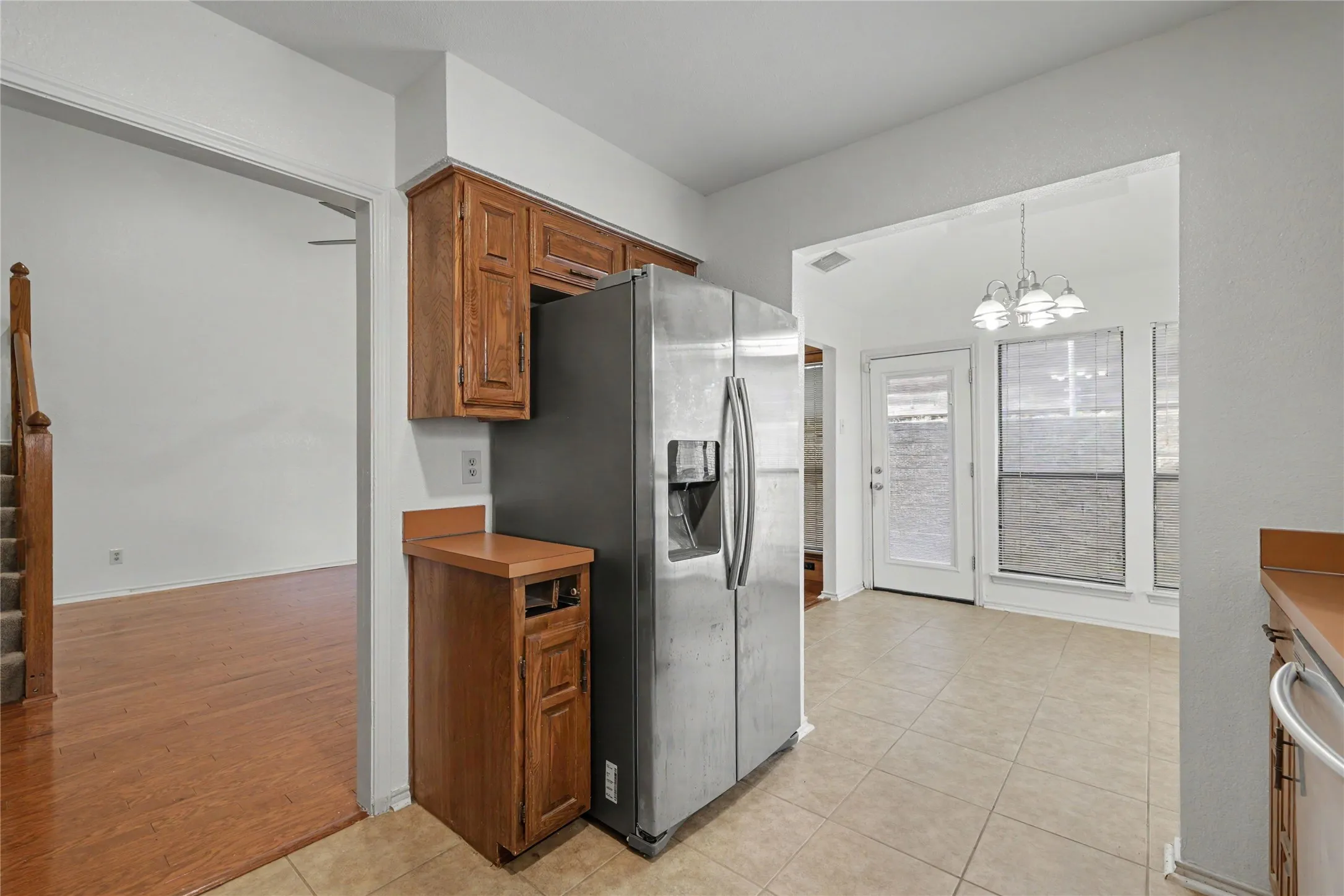 Single Family Residence For Sale in Dallas County , 569 Briarcliff Drive, Garland, Texas 75043, 3 Bedroom, 3 Bathroom, 2 Garage spaces, 1,707 Sqft, built in 1984, mls#21374691, Real Estate Agent in Garland, Homes For Sale in Dallas county, Homes For Sale in Garland, Realtor in Garland Texas, Real Estate Brokerage Independent Realty Texas, Luminita Cordes Realtor
