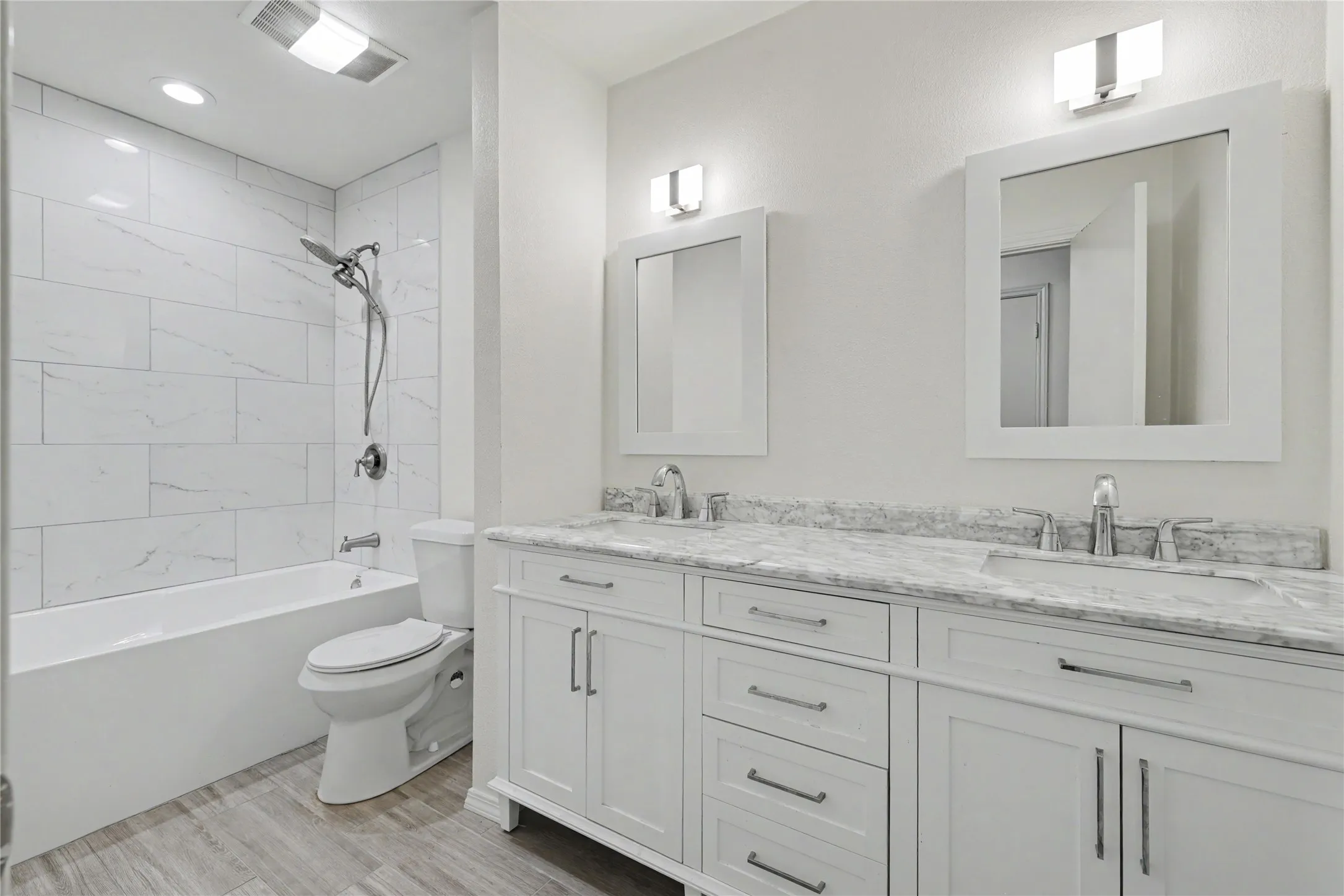 Single Family Residence For Sale in Dallas County , 569 Briarcliff Drive, Garland, Texas 75043, 3 Bedroom, 3 Bathroom, 2 Garage spaces, 1,707 Sqft, built in 1984, mls#21374691, Real Estate Agent in Garland, Homes For Sale in Dallas county, Homes For Sale in Garland, Realtor in Garland Texas, Real Estate Brokerage Independent Realty Texas, Luminita Cordes Realtor