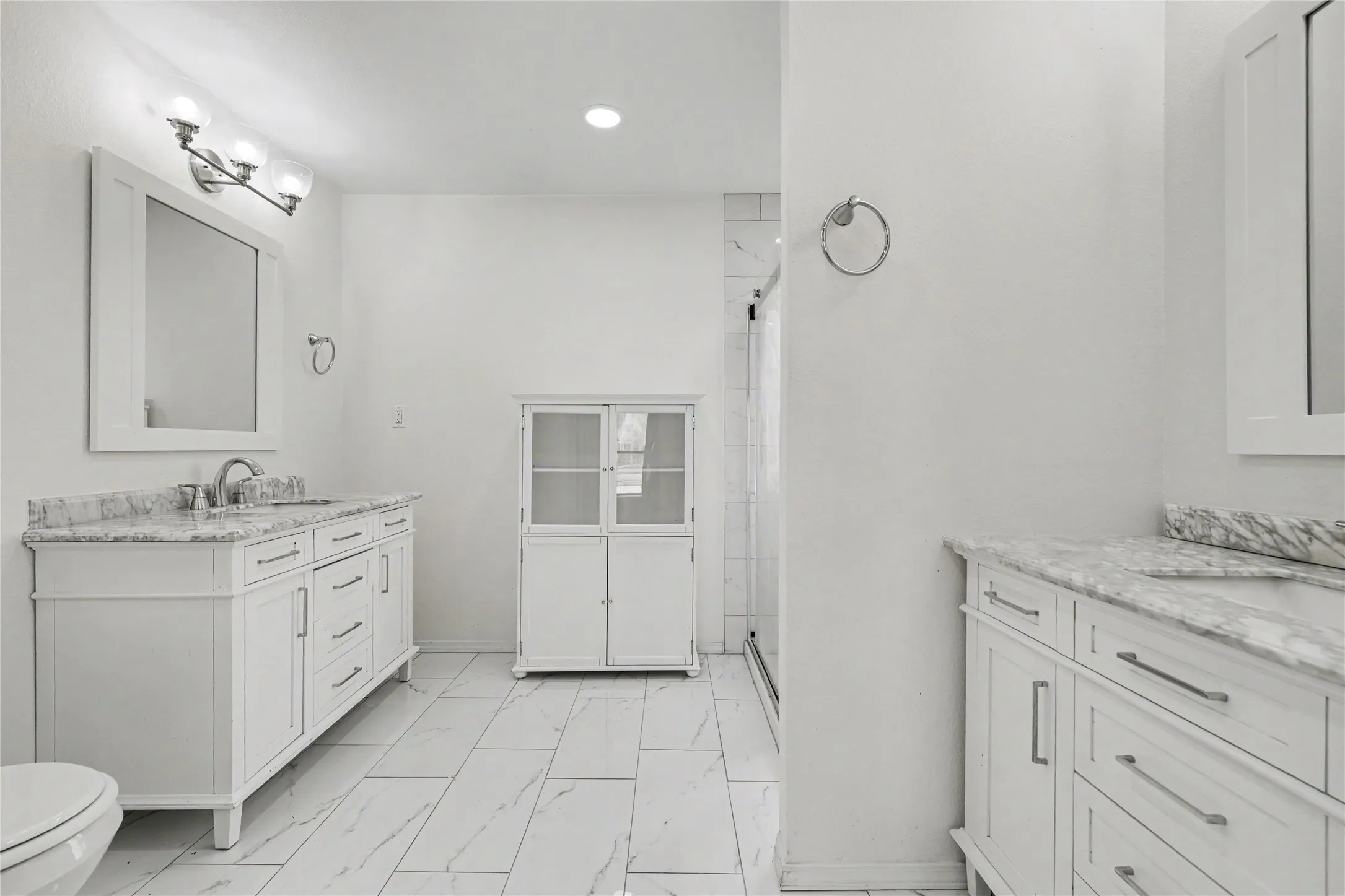 Single Family Residence For Sale in Dallas County , 569 Briarcliff Drive, Garland, Texas 75043, 3 Bedroom, 3 Bathroom, 2 Garage spaces, 1,707 Sqft, built in 1984, mls#21374691, Real Estate Agent in Garland, Homes For Sale in Dallas county, Homes For Sale in Garland, Realtor in Garland Texas, Real Estate Brokerage Independent Realty Texas, Luminita Cordes Realtor