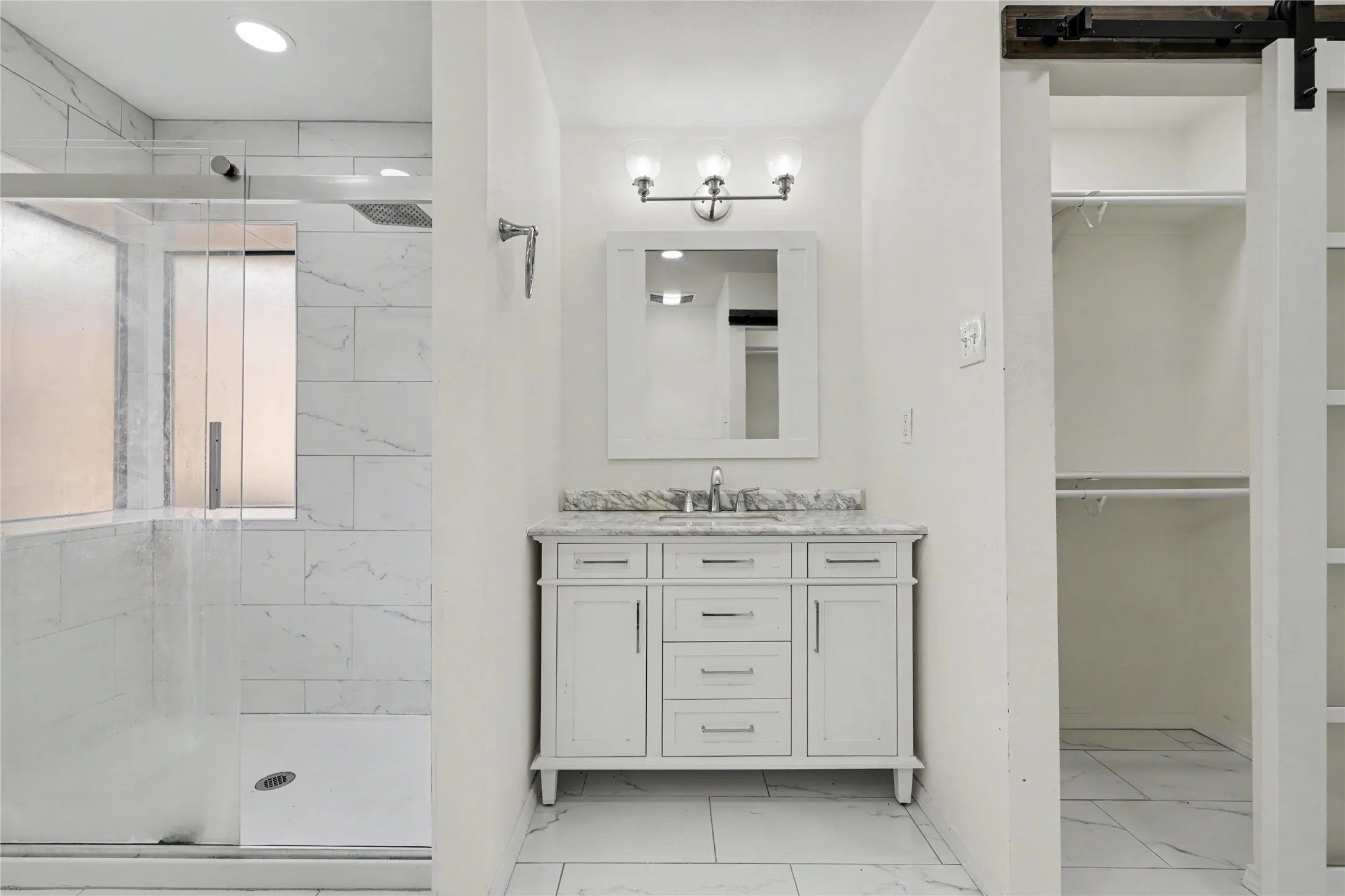 Single Family Residence For Sale in Dallas County , 569 Briarcliff Drive, Garland, Texas 75043, 3 Bedroom, 3 Bathroom, 2 Garage spaces, 1,707 Sqft, built in 1984, mls#21374691, Real Estate Agent in Garland, Homes For Sale in Dallas county, Homes For Sale in Garland, Realtor in Garland Texas, Real Estate Brokerage Independent Realty Texas, Luminita Cordes Realtor