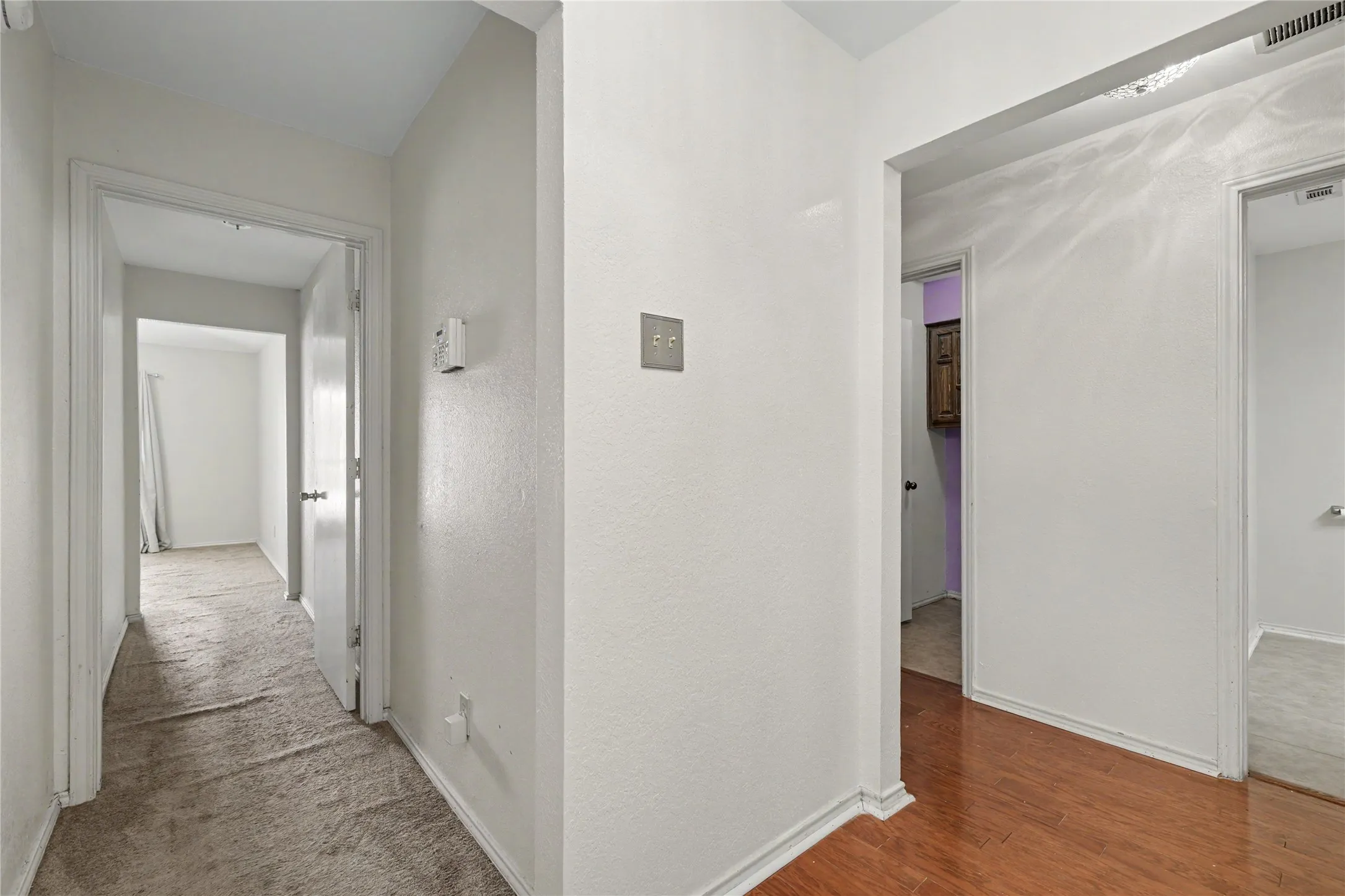 Single Family Residence For Sale in Dallas County , 569 Briarcliff Drive, Garland, Texas 75043, 3 Bedroom, 3 Bathroom, 2 Garage spaces, 1,707 Sqft, built in 1984, mls#21374691, Real Estate Agent in Garland, Homes For Sale in Dallas county, Homes For Sale in Garland, Realtor in Garland Texas, Real Estate Brokerage Independent Realty Texas, Luminita Cordes Realtor