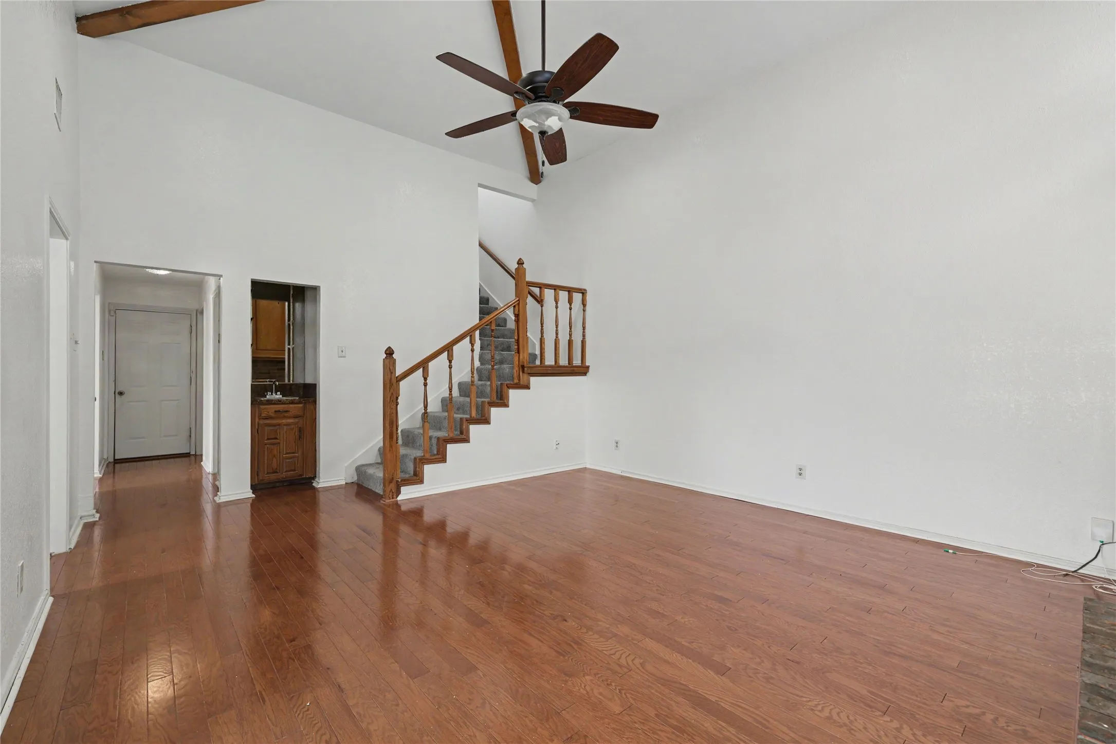Single Family Residence For Sale in Dallas County , 569 Briarcliff Drive, Garland, Texas 75043, 3 Bedroom, 3 Bathroom, 2 Garage spaces, 1,707 Sqft, built in 1984, mls#21374691, Real Estate Agent in Garland, Homes For Sale in Dallas county, Homes For Sale in Garland, Realtor in Garland Texas, Real Estate Brokerage Independent Realty Texas, Luminita Cordes Realtor