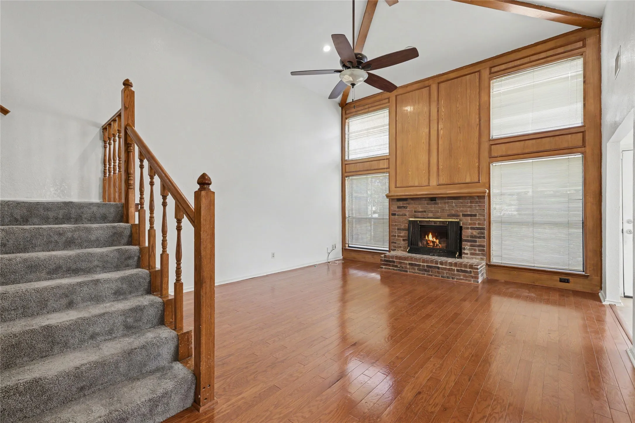Single Family Residence For Sale in Dallas County , 569 Briarcliff Drive, Garland, Texas 75043, 3 Bedroom, 3 Bathroom, 2 Garage spaces, 1,707 Sqft, built in 1984, mls#21374691, Real Estate Agent in Garland, Homes For Sale in Dallas county, Homes For Sale in Garland, Realtor in Garland Texas, Real Estate Brokerage Independent Realty Texas, Luminita Cordes Realtor
