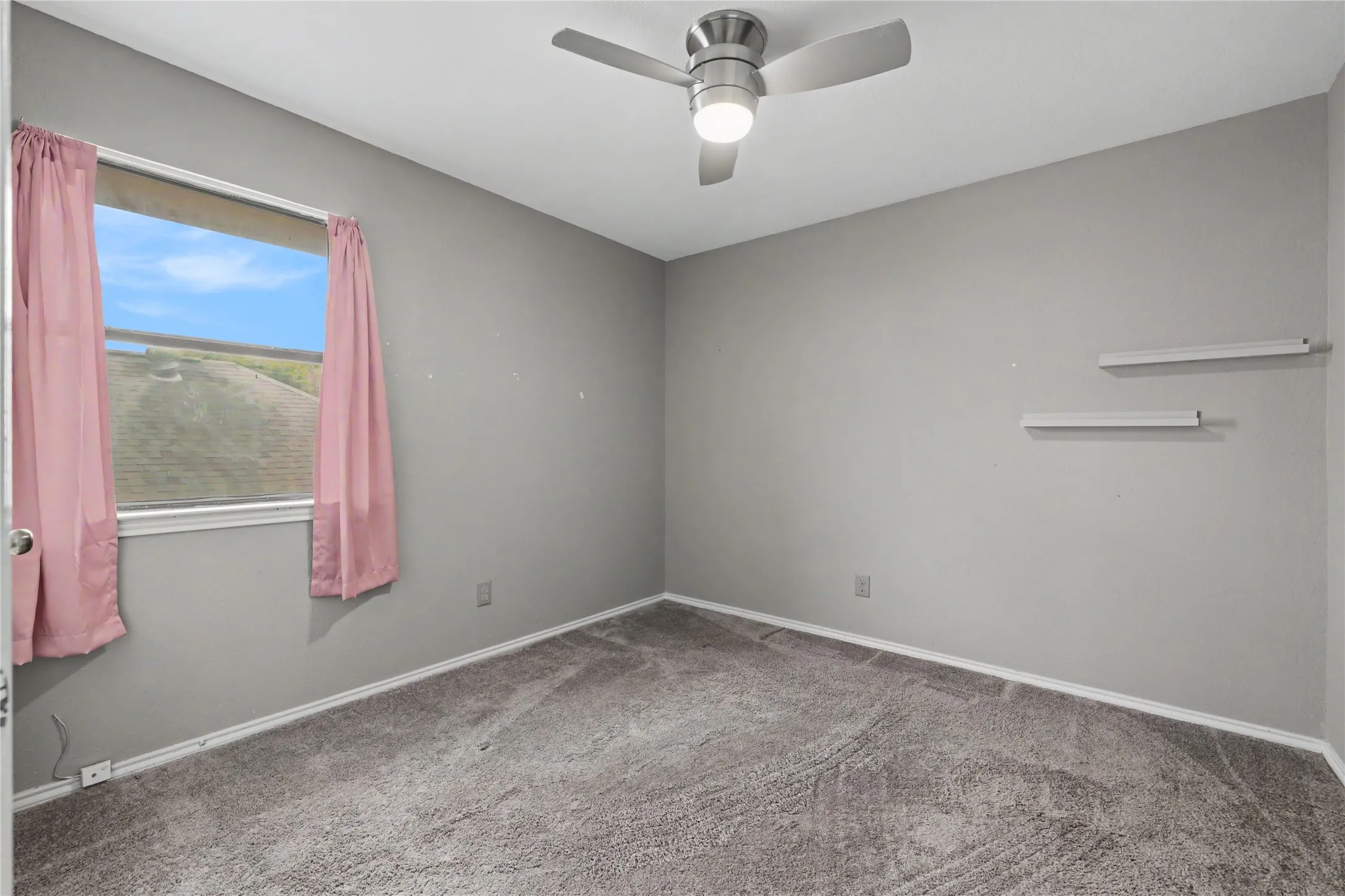 Single Family Residence For Sale in Dallas County , 569 Briarcliff Drive, Garland, Texas 75043, 3 Bedroom, 3 Bathroom, 2 Garage spaces, 1,707 Sqft, built in 1984, mls#21374691, Real Estate Agent in Garland, Homes For Sale in Dallas county, Homes For Sale in Garland, Realtor in Garland Texas, Real Estate Brokerage Independent Realty Texas, Luminita Cordes Realtor
