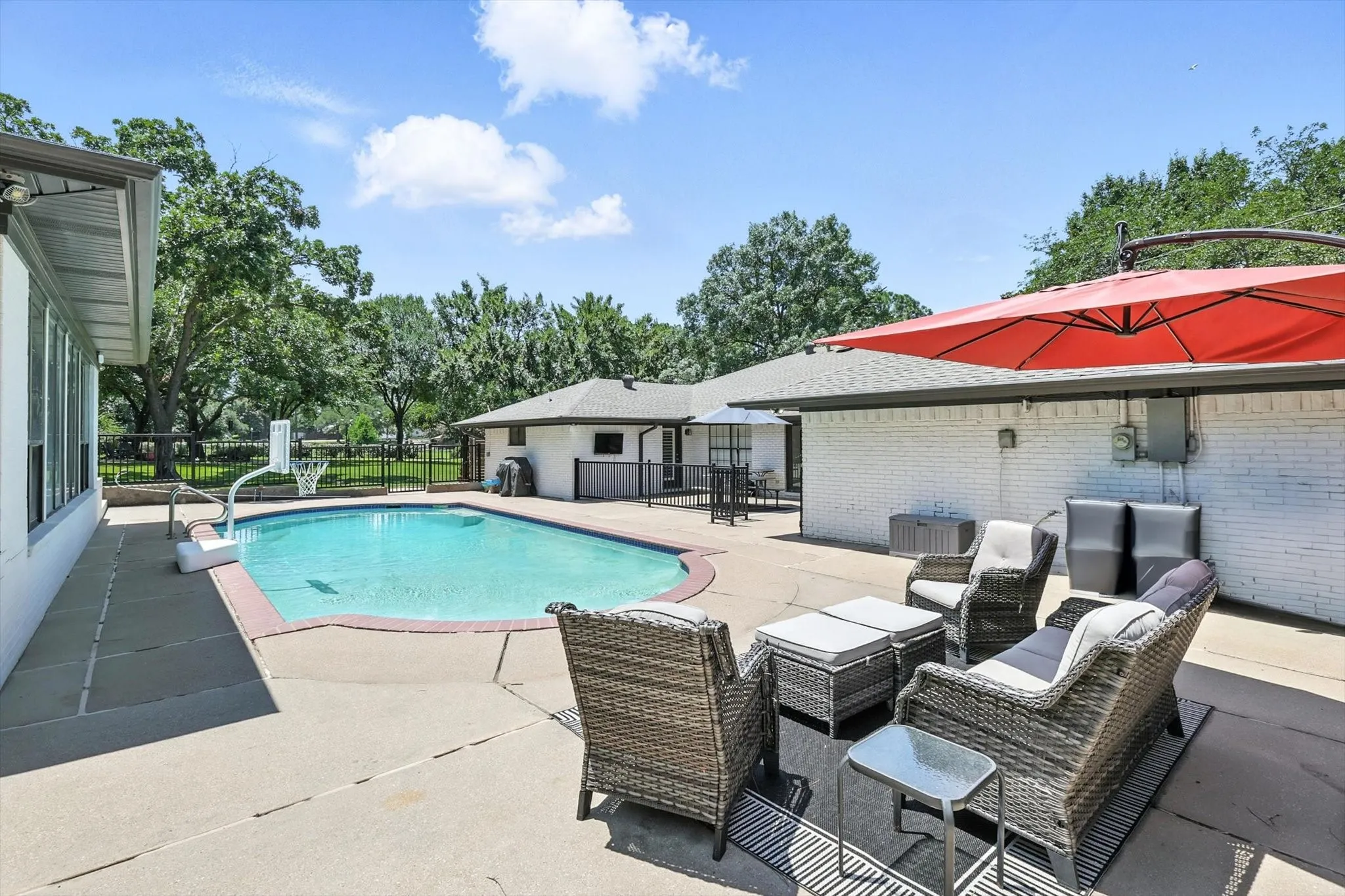 Single Family Residence For Rent in Denton County , 3201 Carmel Street, Denton, Texas 76205, 5 Bedroom, 4 Bathroom, 2 Garage spaces, 3,645 Sqft, built in 1968, mls#21384992, Real Estate Agent in Denton, Homes For Rent in Denton county, Homes For Rent in Denton, Realtor in Denton Texas, Real Estate Brokerage Independent Realty Texas, Luminita Cordes Realtor