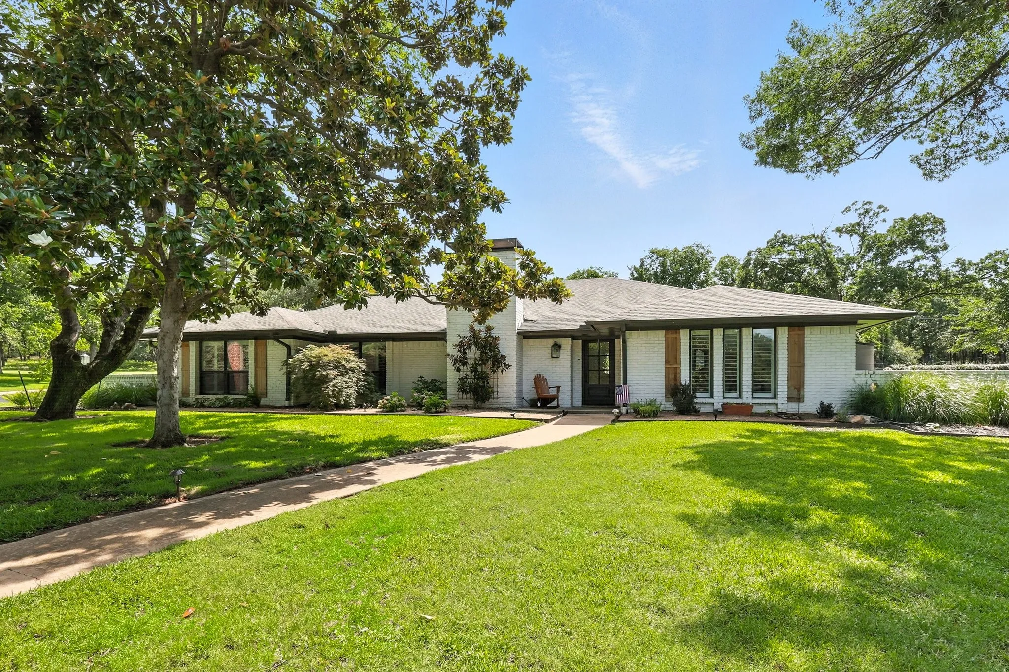 Single Family Residence For Rent in Denton County , 3201 Carmel Street, Denton, Texas 76205, 5 Bedroom, 4 Bathroom, 2 Garage spaces, 3,645 Sqft, built in 1968, mls#21384992, Real Estate Agent in Denton, Homes For Rent in Denton county, Homes For Rent in Denton, Realtor in Denton Texas, Real Estate Brokerage Independent Realty Texas, Luminita Cordes Realtor