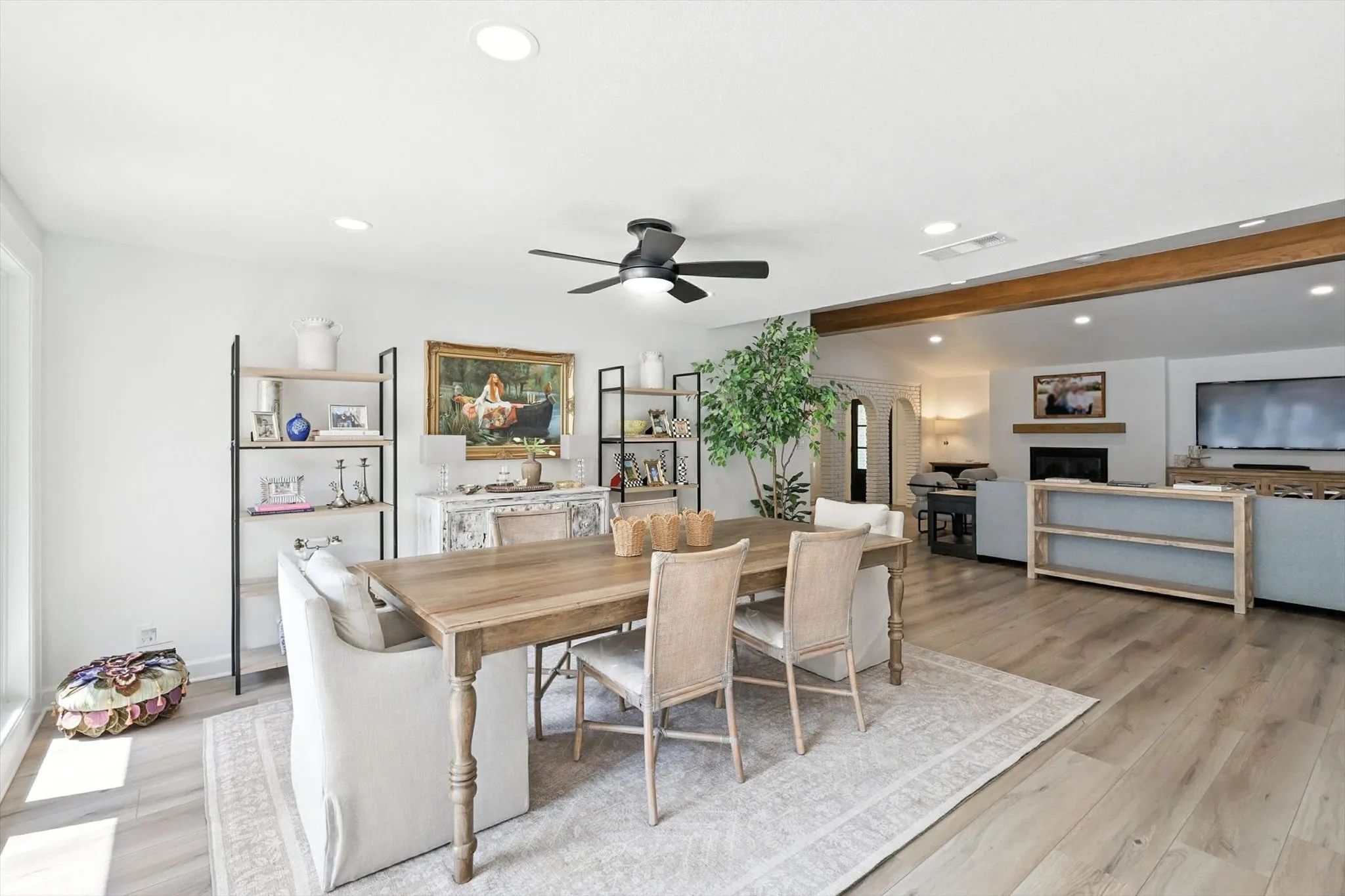 Single Family Residence For Rent in Denton County , 3201 Carmel Street, Denton, Texas 76205, 5 Bedroom, 4 Bathroom, 2 Garage spaces, 3,645 Sqft, built in 1968, mls#21384992, Real Estate Agent in Denton, Homes For Rent in Denton county, Homes For Rent in Denton, Realtor in Denton Texas, Real Estate Brokerage Independent Realty Texas, Luminita Cordes Realtor