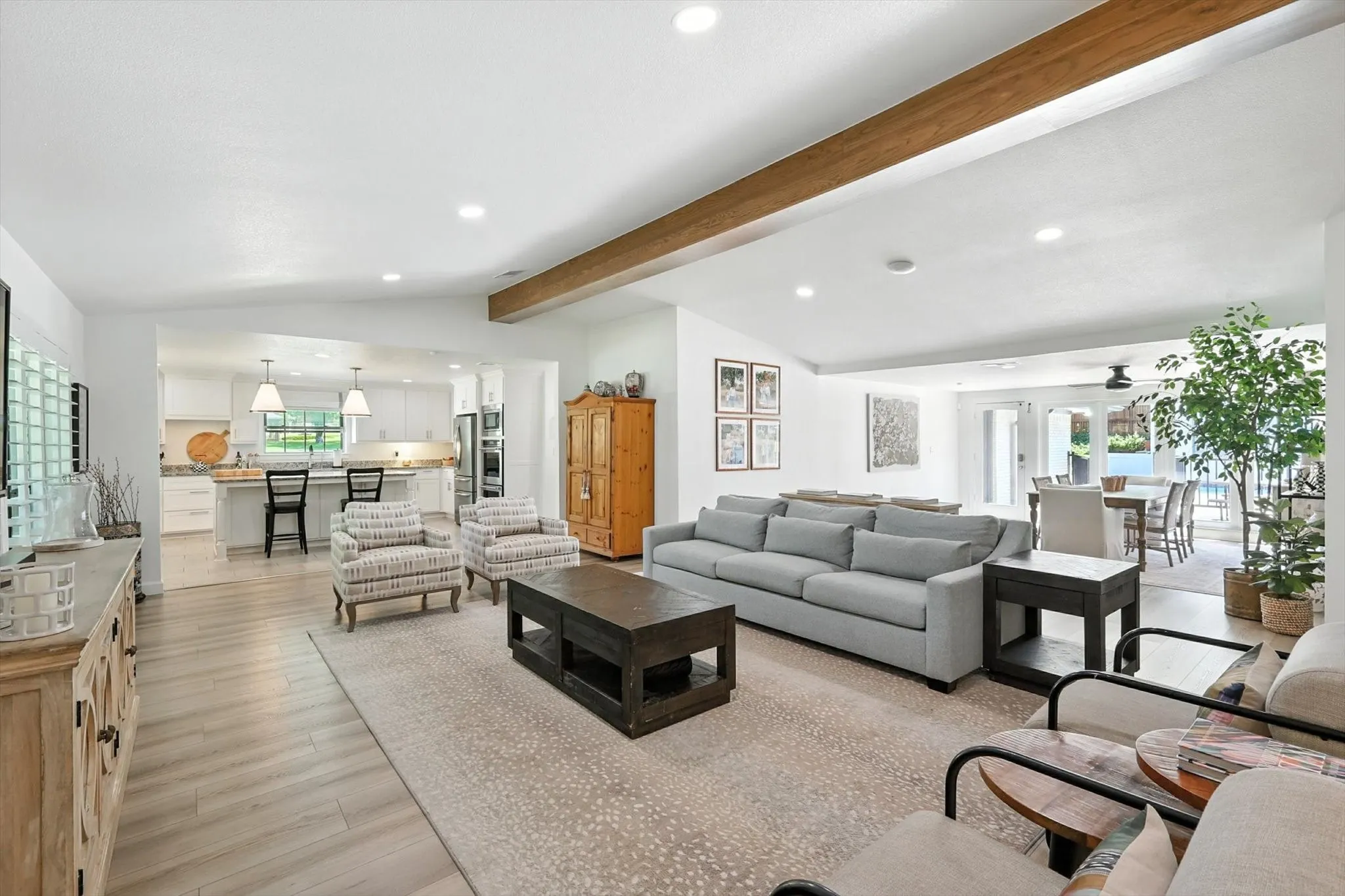 Single Family Residence For Rent in Denton County , 3201 Carmel Street, Denton, Texas 76205, 5 Bedroom, 4 Bathroom, 2 Garage spaces, 3,645 Sqft, built in 1968, mls#21384992, Real Estate Agent in Denton, Homes For Rent in Denton county, Homes For Rent in Denton, Realtor in Denton Texas, Real Estate Brokerage Independent Realty Texas, Luminita Cordes Realtor