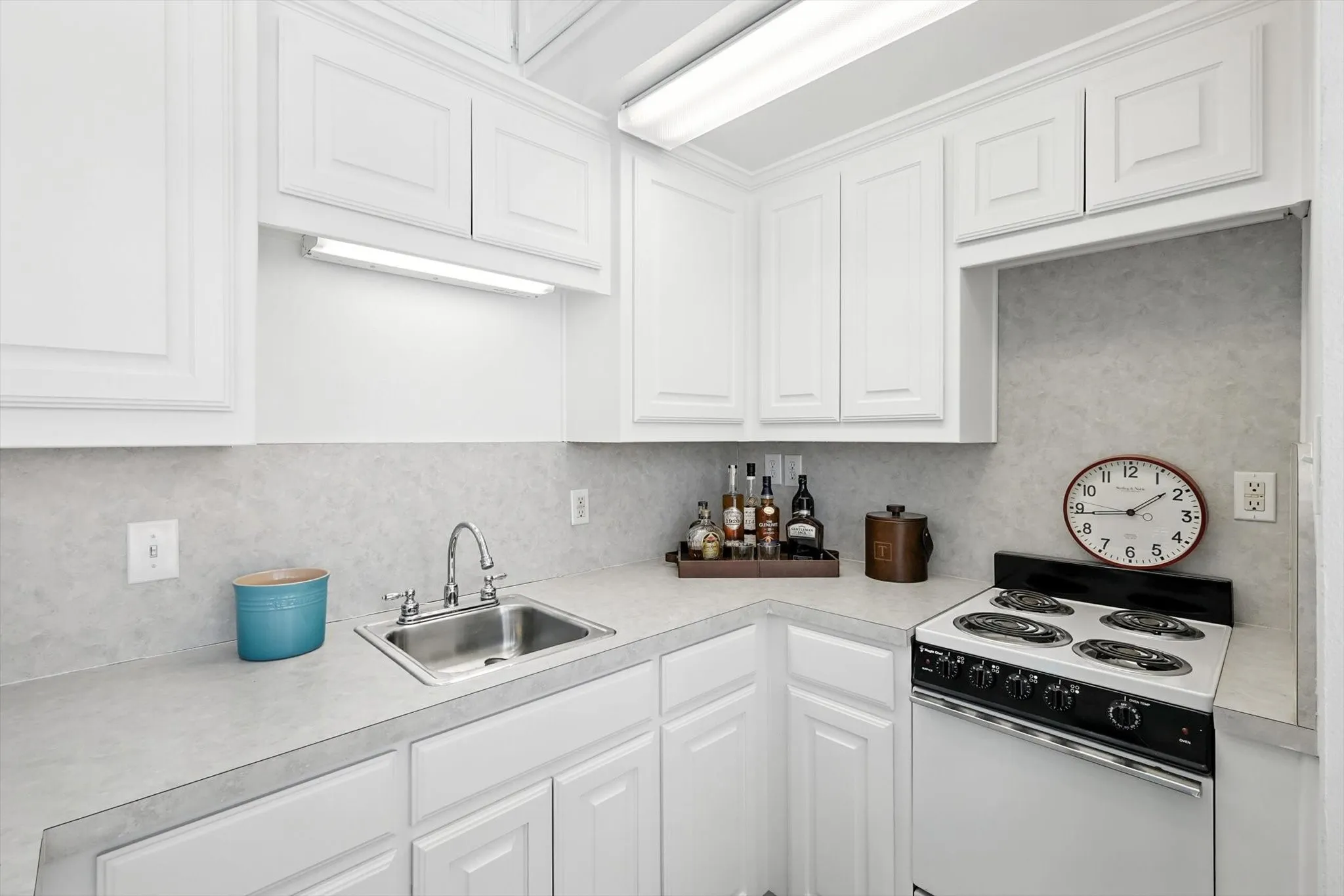 Single Family Residence For Rent in Denton County , 3201 Carmel Street, Denton, Texas 76205, 5 Bedroom, 4 Bathroom, 2 Garage spaces, 3,645 Sqft, built in 1968, mls#21384992, Real Estate Agent in Denton, Homes For Rent in Denton county, Homes For Rent in Denton, Realtor in Denton Texas, Real Estate Brokerage Independent Realty Texas, Luminita Cordes Realtor