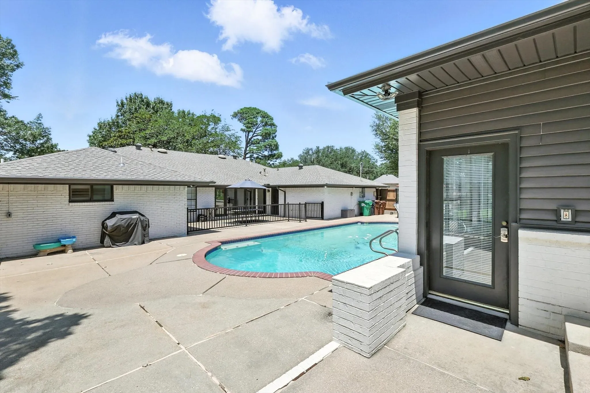 Single Family Residence For Rent in Denton County , 3201 Carmel Street, Denton, Texas 76205, 5 Bedroom, 4 Bathroom, 2 Garage spaces, 3,645 Sqft, built in 1968, mls#21384992, Real Estate Agent in Denton, Homes For Rent in Denton county, Homes For Rent in Denton, Realtor in Denton Texas, Real Estate Brokerage Independent Realty Texas, Luminita Cordes Realtor