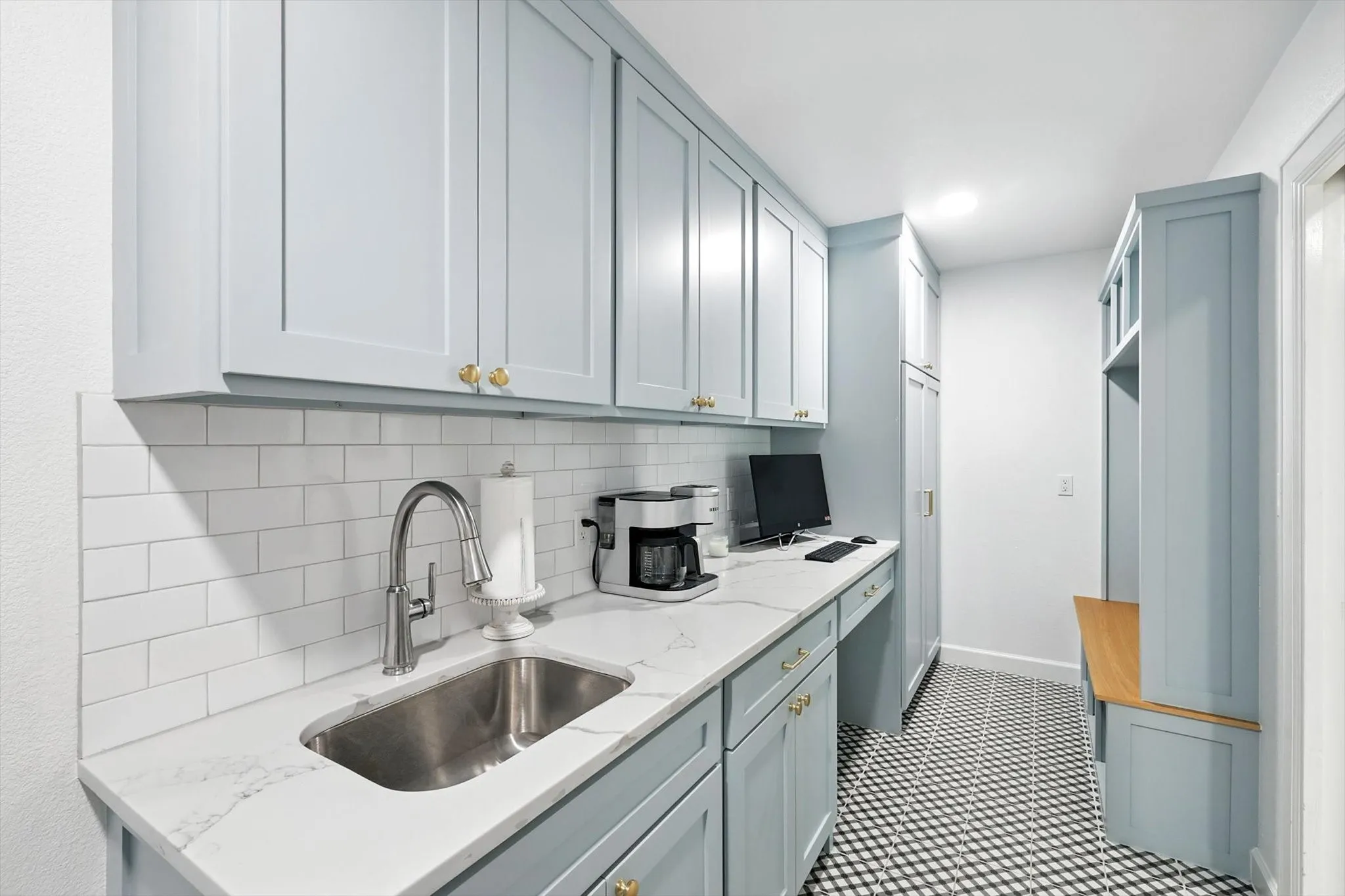 Single Family Residence For Rent in Denton County , 3201 Carmel Street, Denton, Texas 76205, 5 Bedroom, 4 Bathroom, 2 Garage spaces, 3,645 Sqft, built in 1968, mls#21384992, Real Estate Agent in Denton, Homes For Rent in Denton county, Homes For Rent in Denton, Realtor in Denton Texas, Real Estate Brokerage Independent Realty Texas, Luminita Cordes Realtor