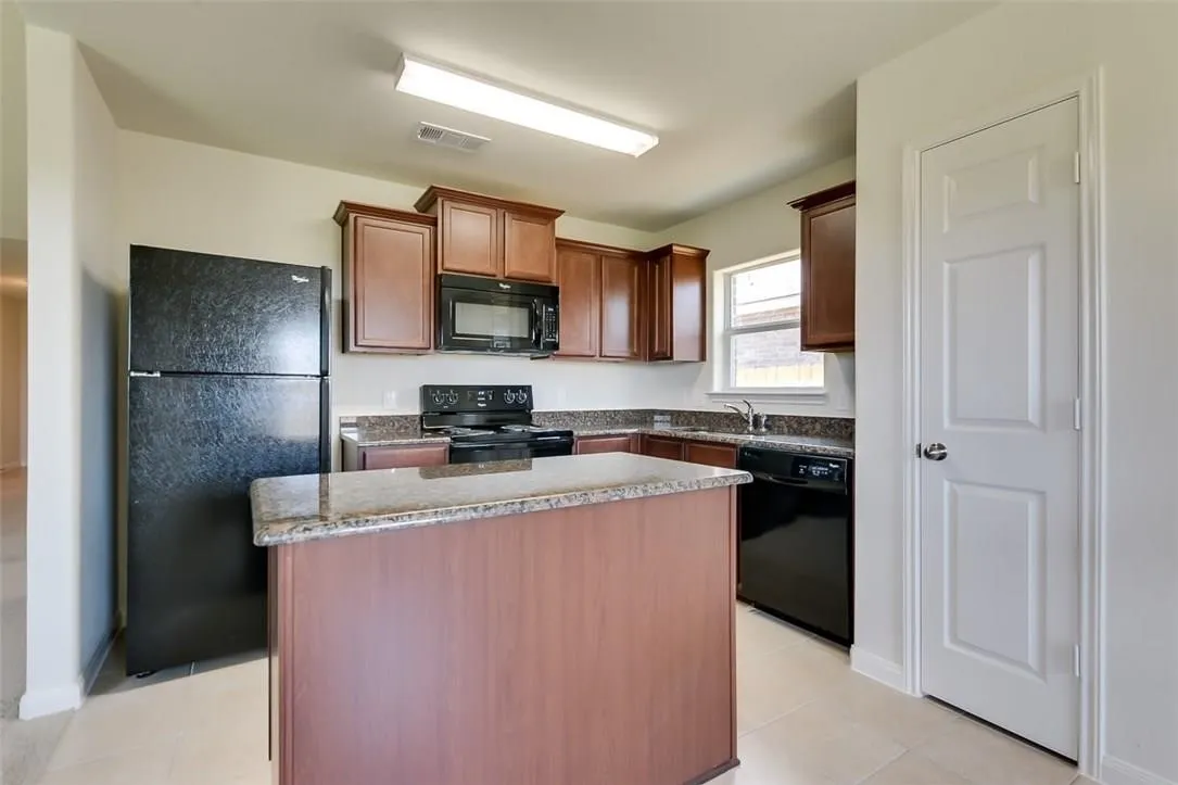Single Family Residence For Sale in Collin County , 303 Soap Tree Drive, Princeton, Texas 75407, 4 Bedroom, 2 Bathroom, 2 Garage spaces, 1,656 Sqft, built in 2016, mls#21384993, Real Estate Agent in Princeton, Homes For Sale in Collin county, Homes For Sale in Princeton, Realtor in Princeton Texas, Real Estate Brokerage Independent Realty Texas, Luminita Cordes Realtor