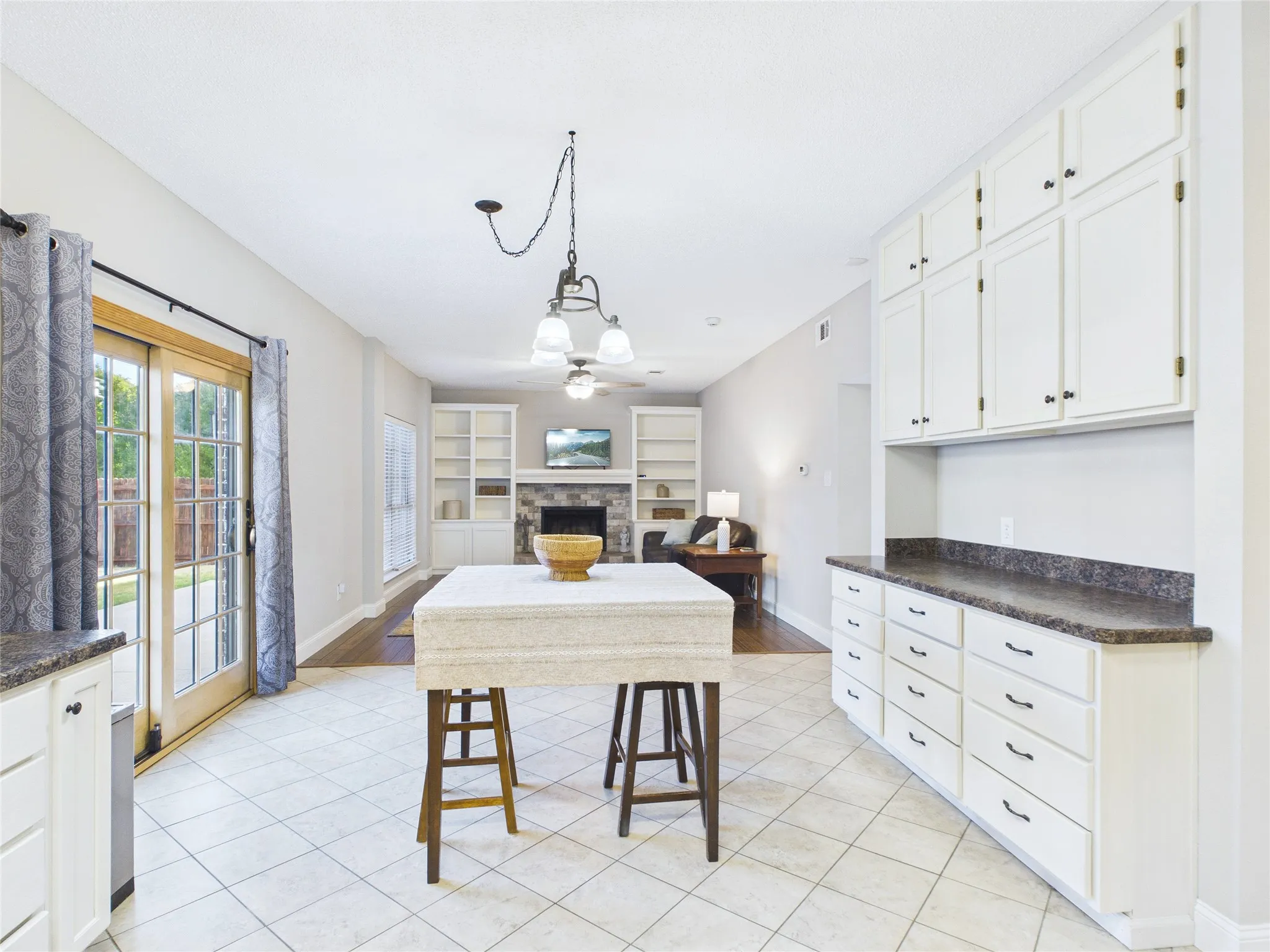 Single Family Residence For Sale in Tarrant County , 4503 Queenswood Drive, Grand Prairie, Texas 75052, 4 Bedroom, 3 Bathroom, 2 Garage spaces, 2,140 Sqft, built in 1991, mls#21378978, Real Estate Agent in Grand Prairie, Homes For Sale in Tarrant county, Homes For Sale in Grand Prairie, Realtor in Grand Prairie Texas, Real Estate Brokerage Independent Realty Texas, Luminita Cordes Realtor