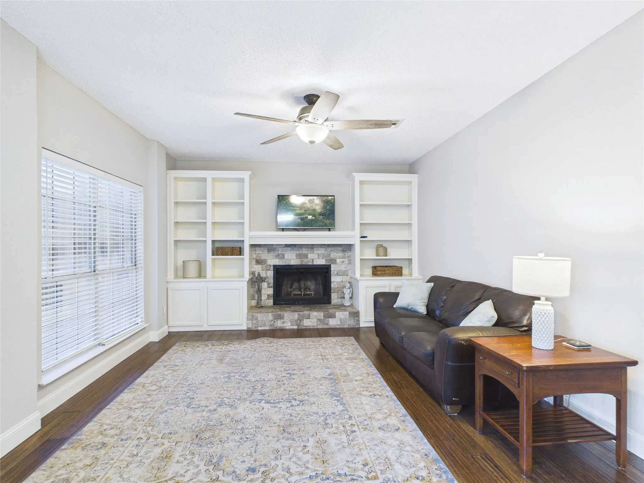 Single Family Residence For Sale in Tarrant County , 4503 Queenswood Drive, Grand Prairie, Texas 75052, 4 Bedroom, 3 Bathroom, 2 Garage spaces, 2,140 Sqft, built in 1991, mls#21378978, Real Estate Agent in Grand Prairie, Homes For Sale in Tarrant county, Homes For Sale in Grand Prairie, Realtor in Grand Prairie Texas, Real Estate Brokerage Independent Realty Texas, Luminita Cordes Realtor