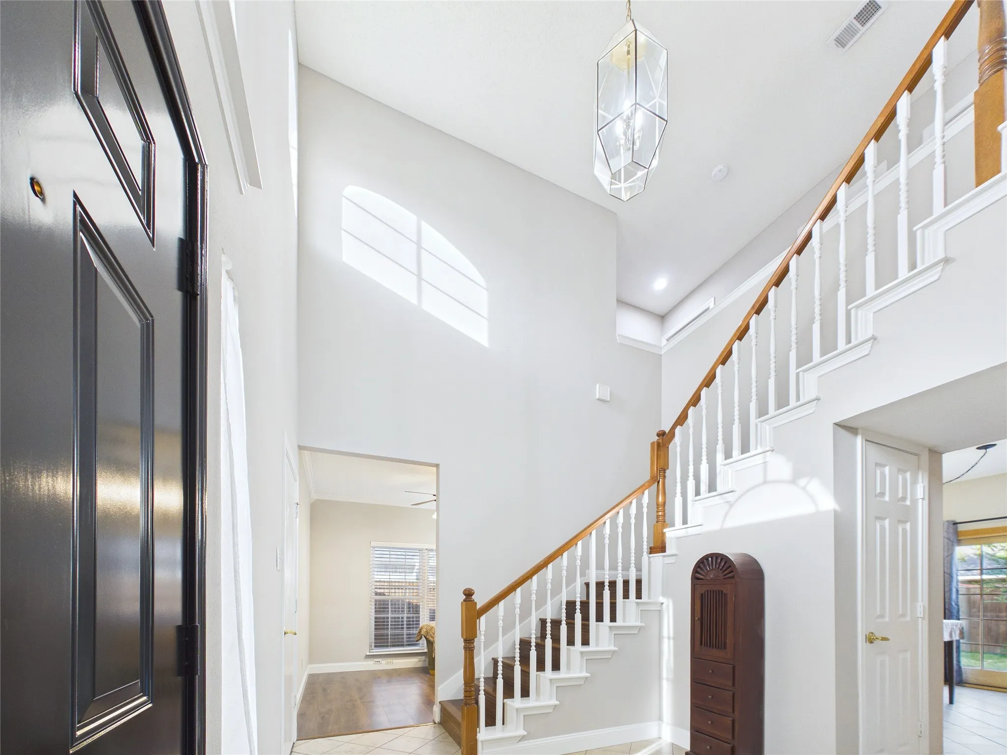 Single Family Residence For Sale in Tarrant County , 4503 Queenswood Drive, Grand Prairie, Texas 75052, 4 Bedroom, 3 Bathroom, 2 Garage spaces, 2,140 Sqft, built in 1991, mls#21378978, Real Estate Agent in Grand Prairie, Homes For Sale in Tarrant county, Homes For Sale in Grand Prairie, Realtor in Grand Prairie Texas, Real Estate Brokerage Independent Realty Texas, Luminita Cordes Realtor