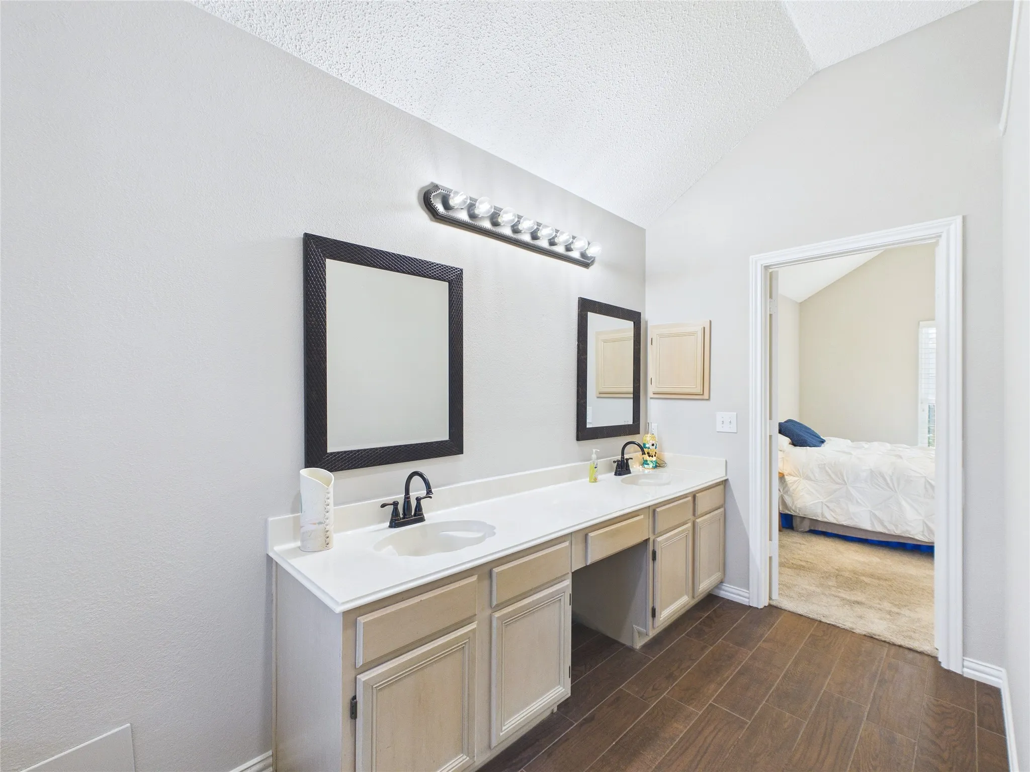 Single Family Residence For Sale in Tarrant County , 4503 Queenswood Drive, Grand Prairie, Texas 75052, 4 Bedroom, 3 Bathroom, 2 Garage spaces, 2,140 Sqft, built in 1991, mls#21378978, Real Estate Agent in Grand Prairie, Homes For Sale in Tarrant county, Homes For Sale in Grand Prairie, Realtor in Grand Prairie Texas, Real Estate Brokerage Independent Realty Texas, Luminita Cordes Realtor