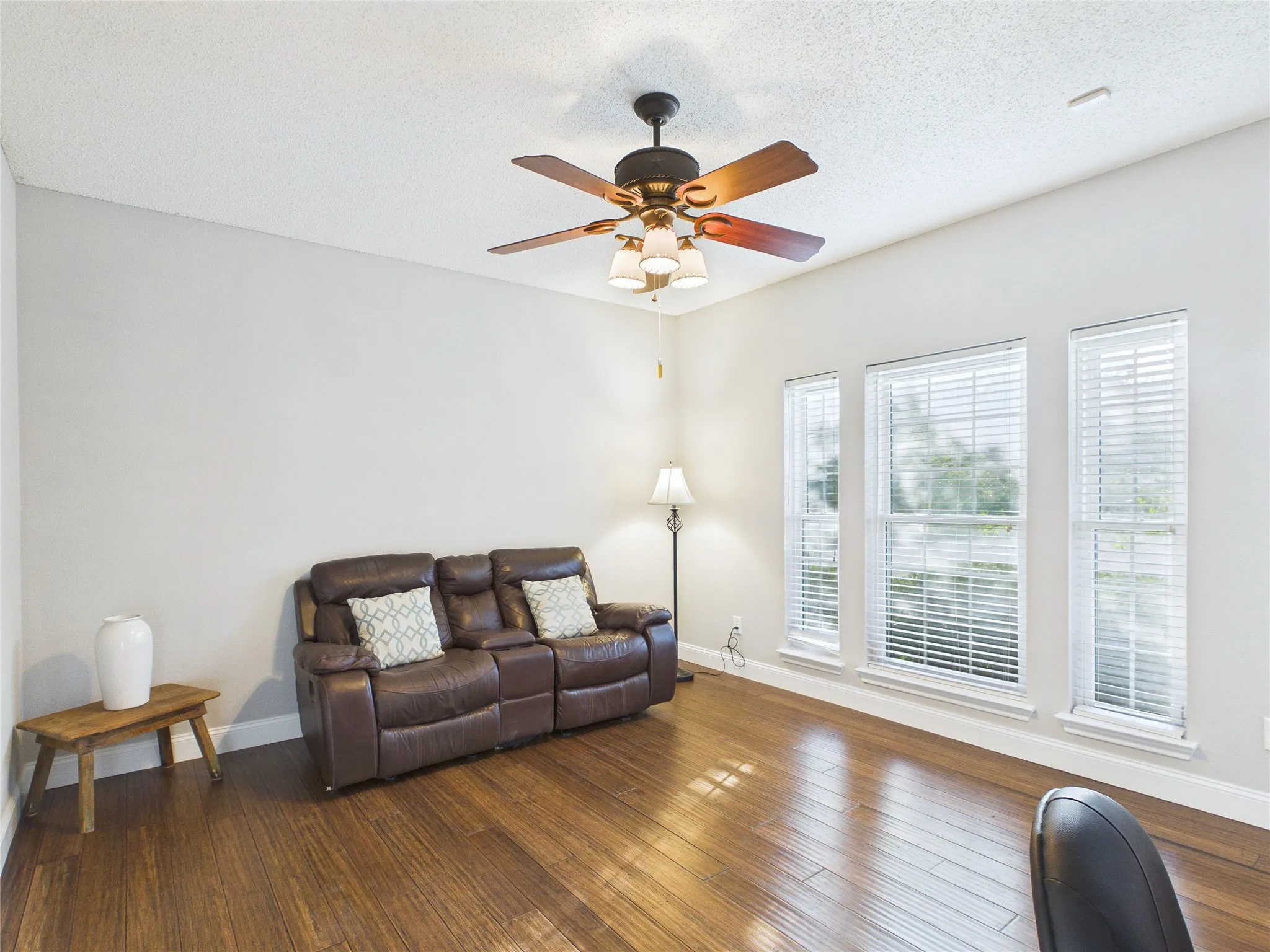 Single Family Residence For Sale in Tarrant County , 4503 Queenswood Drive, Grand Prairie, Texas 75052, 4 Bedroom, 3 Bathroom, 2 Garage spaces, 2,140 Sqft, built in 1991, mls#21378978, Real Estate Agent in Grand Prairie, Homes For Sale in Tarrant county, Homes For Sale in Grand Prairie, Realtor in Grand Prairie Texas, Real Estate Brokerage Independent Realty Texas, Luminita Cordes Realtor