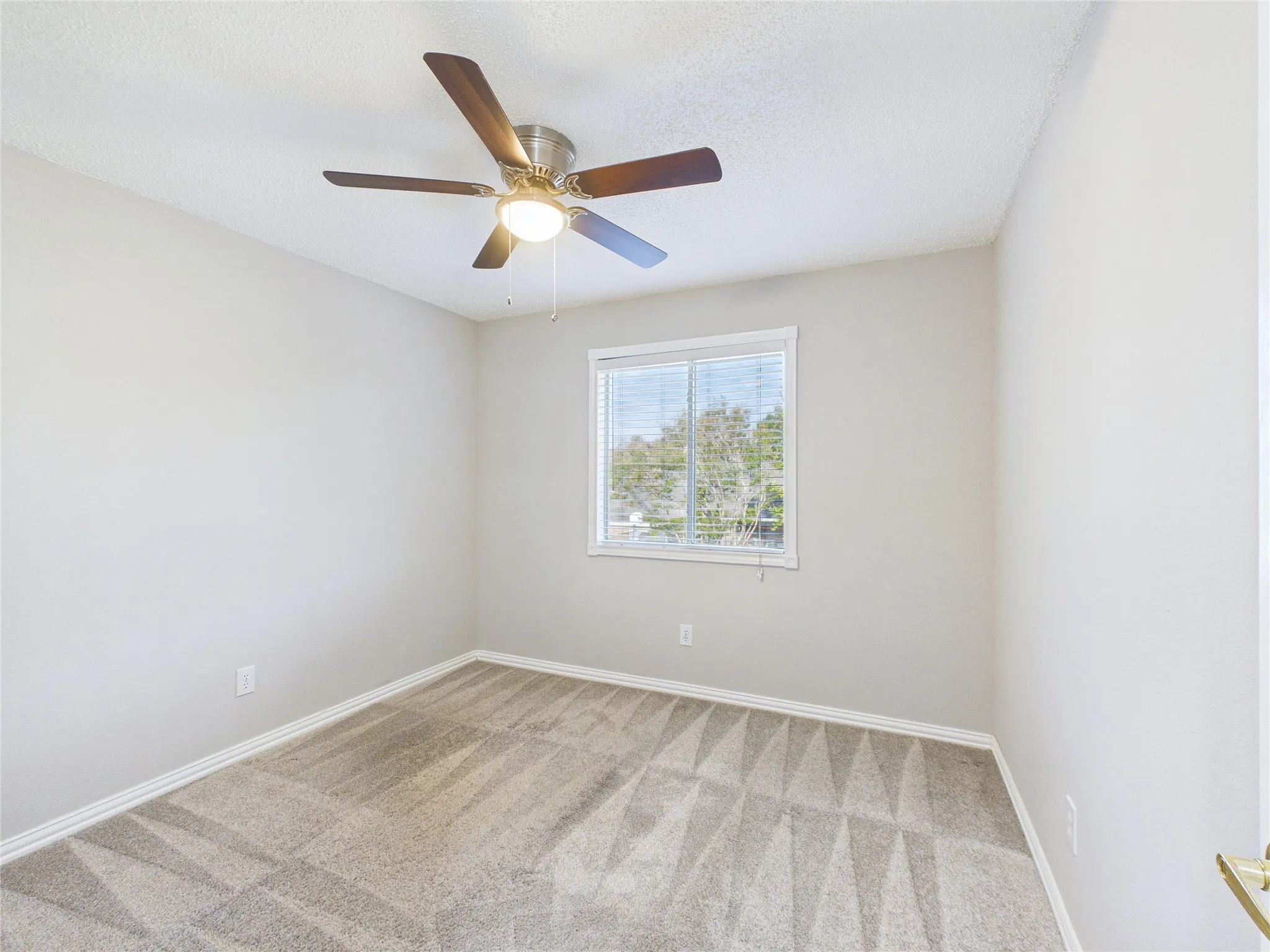 Single Family Residence For Sale in Tarrant County , 4503 Queenswood Drive, Grand Prairie, Texas 75052, 4 Bedroom, 3 Bathroom, 2 Garage spaces, 2,140 Sqft, built in 1991, mls#21378978, Real Estate Agent in Grand Prairie, Homes For Sale in Tarrant county, Homes For Sale in Grand Prairie, Realtor in Grand Prairie Texas, Real Estate Brokerage Independent Realty Texas, Luminita Cordes Realtor