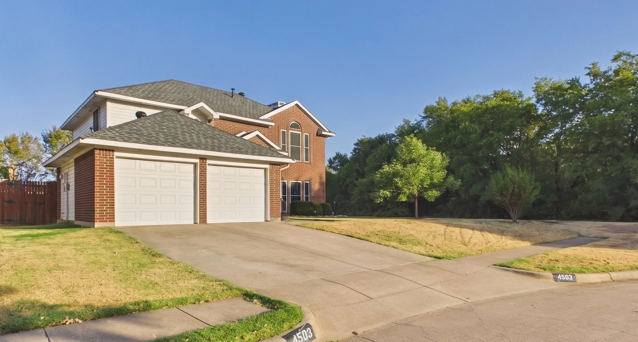 Single Family Residence For Sale in Tarrant County , 4503 Queenswood Drive, Grand Prairie, Texas 75052, 4 Bedroom, 3 Bathroom, 2 Garage spaces, 2,140 Sqft, built in 1991, mls#21378978, Real Estate Agent in Grand Prairie, Homes For Sale in Tarrant county, Homes For Sale in Grand Prairie, Realtor in Grand Prairie Texas, Real Estate Brokerage Independent Realty Texas, Luminita Cordes Realtor