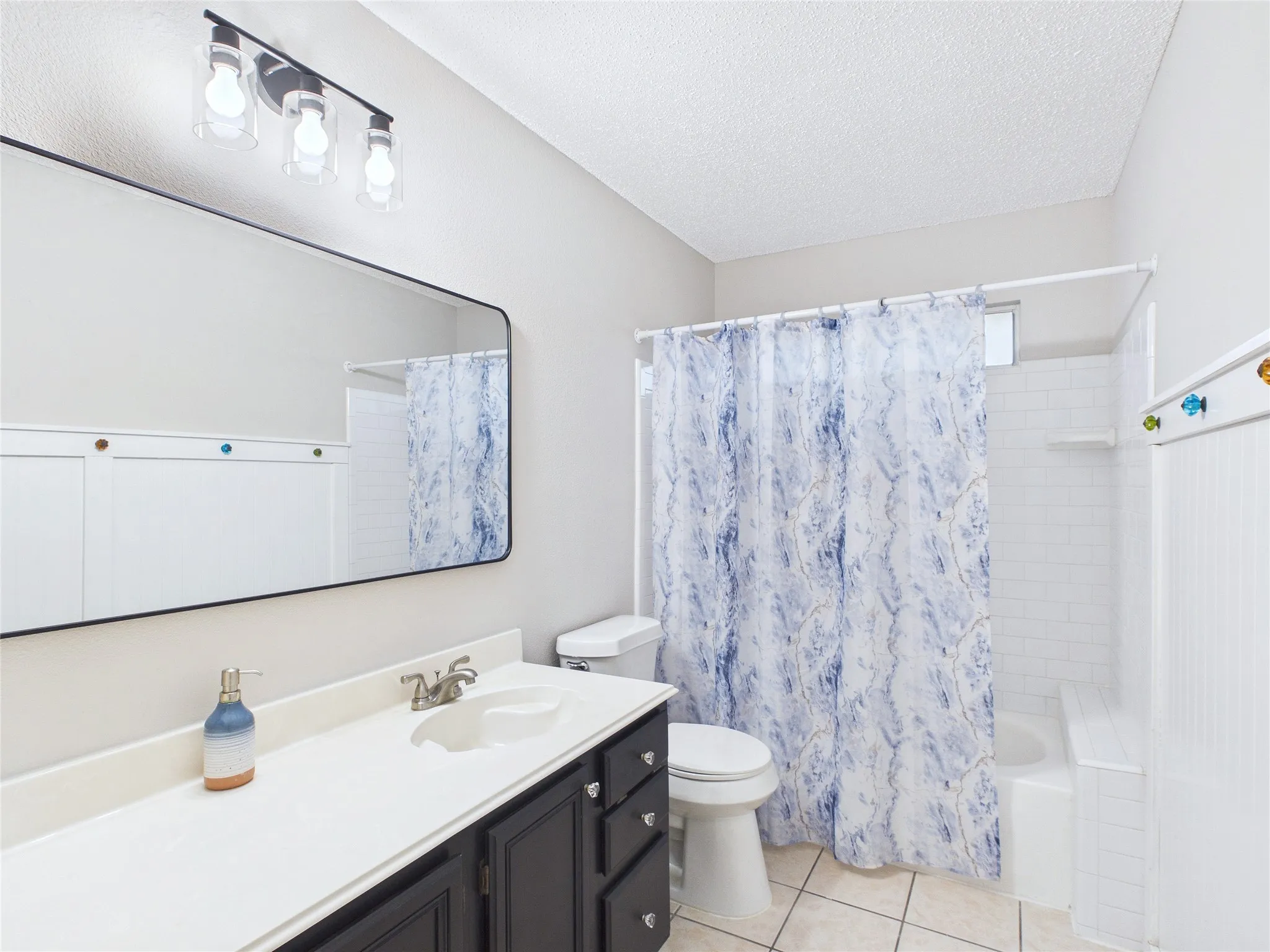 Single Family Residence For Sale in Tarrant County , 4503 Queenswood Drive, Grand Prairie, Texas 75052, 4 Bedroom, 3 Bathroom, 2 Garage spaces, 2,140 Sqft, built in 1991, mls#21378978, Real Estate Agent in Grand Prairie, Homes For Sale in Tarrant county, Homes For Sale in Grand Prairie, Realtor in Grand Prairie Texas, Real Estate Brokerage Independent Realty Texas, Luminita Cordes Realtor
