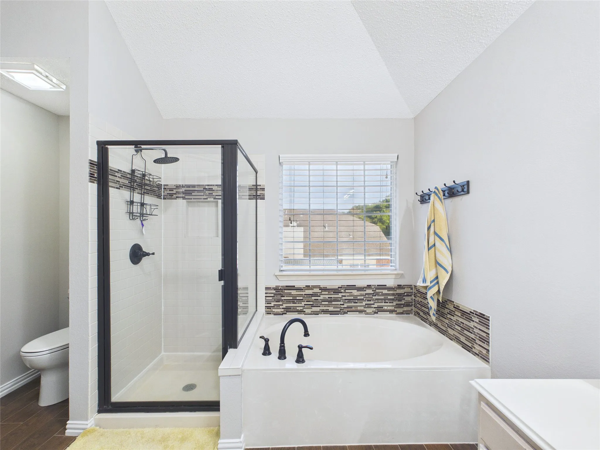 Single Family Residence For Sale in Tarrant County , 4503 Queenswood Drive, Grand Prairie, Texas 75052, 4 Bedroom, 3 Bathroom, 2 Garage spaces, 2,140 Sqft, built in 1991, mls#21378978, Real Estate Agent in Grand Prairie, Homes For Sale in Tarrant county, Homes For Sale in Grand Prairie, Realtor in Grand Prairie Texas, Real Estate Brokerage Independent Realty Texas, Luminita Cordes Realtor