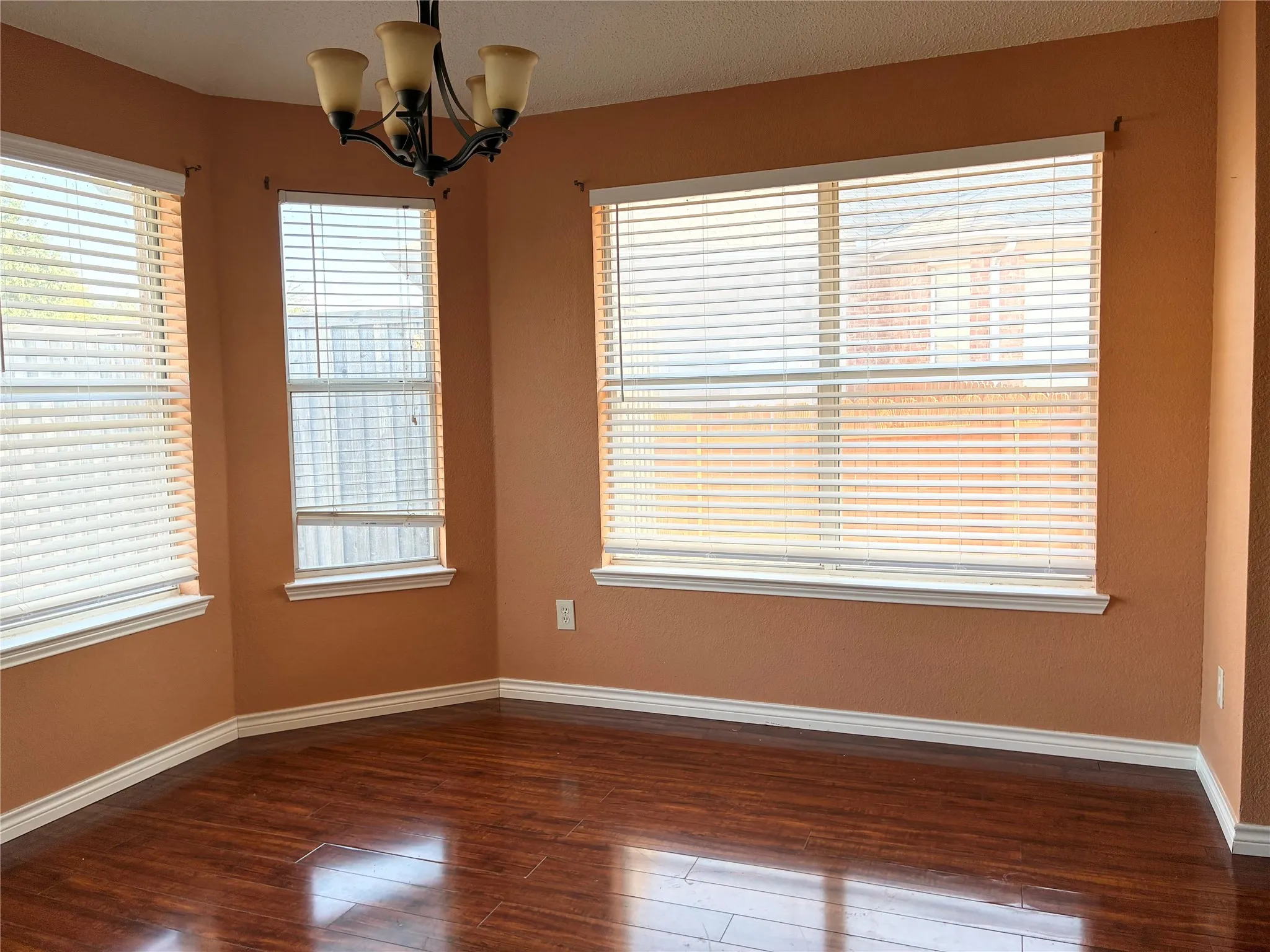 Single Family Residence For Rent in Collin County , 807 Aylesbury Drive, Allen, Texas 75002, 3 Bedroom, 2 Bathroom, 2 Garage spaces, 1,531 Sqft, built in 1996, mls#21374689, Real Estate Agent in Allen, Homes For Rent in Collin county, Homes For Rent in Allen, Realtor in Allen Texas, Real Estate Brokerage Independent Realty Texas, Luminita Cordes Realtor