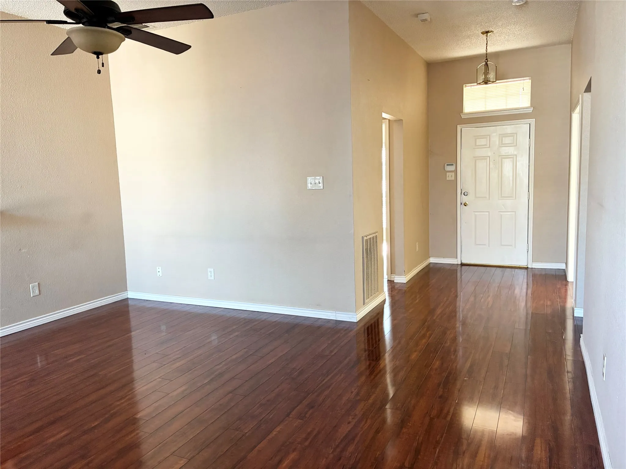 Single Family Residence For Rent in Collin County , 807 Aylesbury Drive, Allen, Texas 75002, 3 Bedroom, 2 Bathroom, 2 Garage spaces, 1,531 Sqft, built in 1996, mls#21374689, Real Estate Agent in Allen, Homes For Rent in Collin county, Homes For Rent in Allen, Realtor in Allen Texas, Real Estate Brokerage Independent Realty Texas, Luminita Cordes Realtor