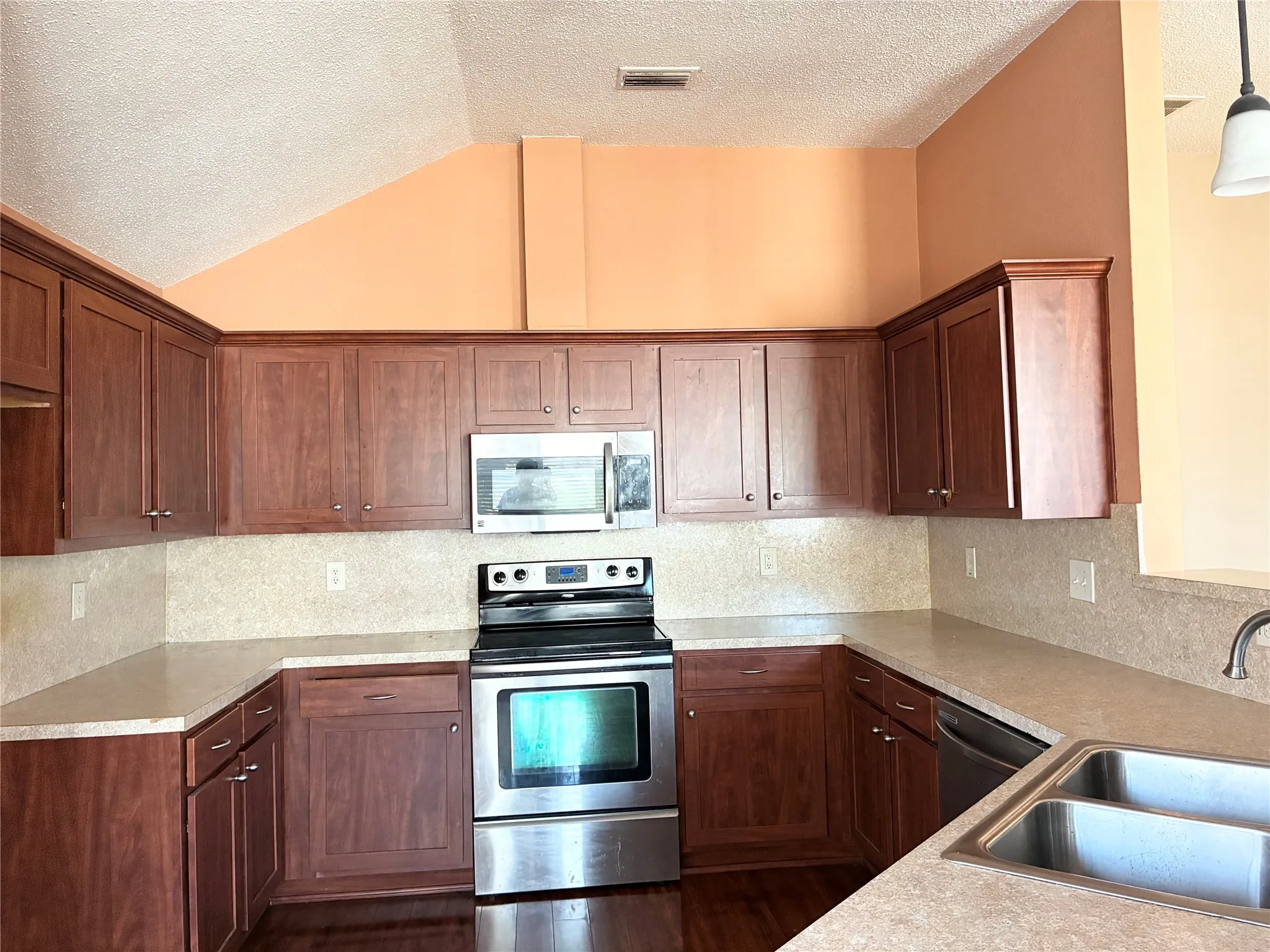Single Family Residence For Rent in Collin County , 807 Aylesbury Drive, Allen, Texas 75002, 3 Bedroom, 2 Bathroom, 2 Garage spaces, 1,531 Sqft, built in 1996, mls#21374689, Real Estate Agent in Allen, Homes For Rent in Collin county, Homes For Rent in Allen, Realtor in Allen Texas, Real Estate Brokerage Independent Realty Texas, Luminita Cordes Realtor